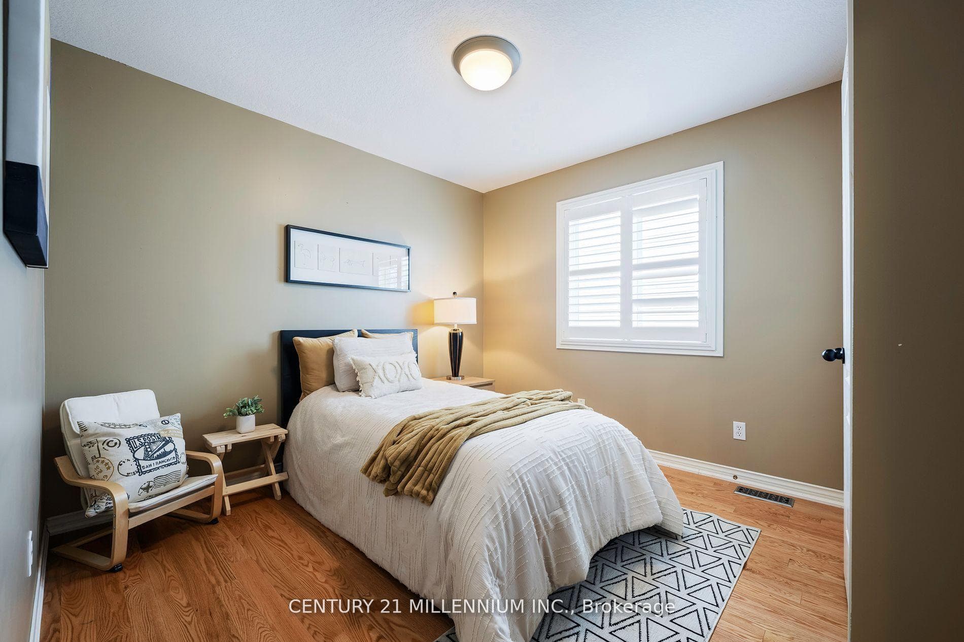 24 Mcmaster Road photo 24