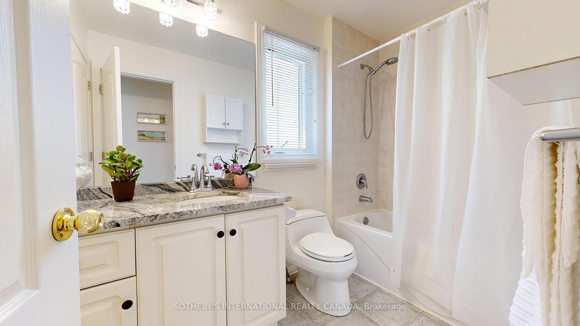 19 Grand Poplar Lane photo 16