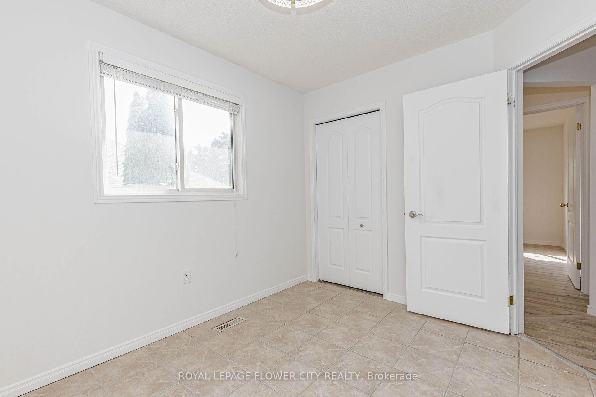 47 QUEENSWAY Drive photo 34