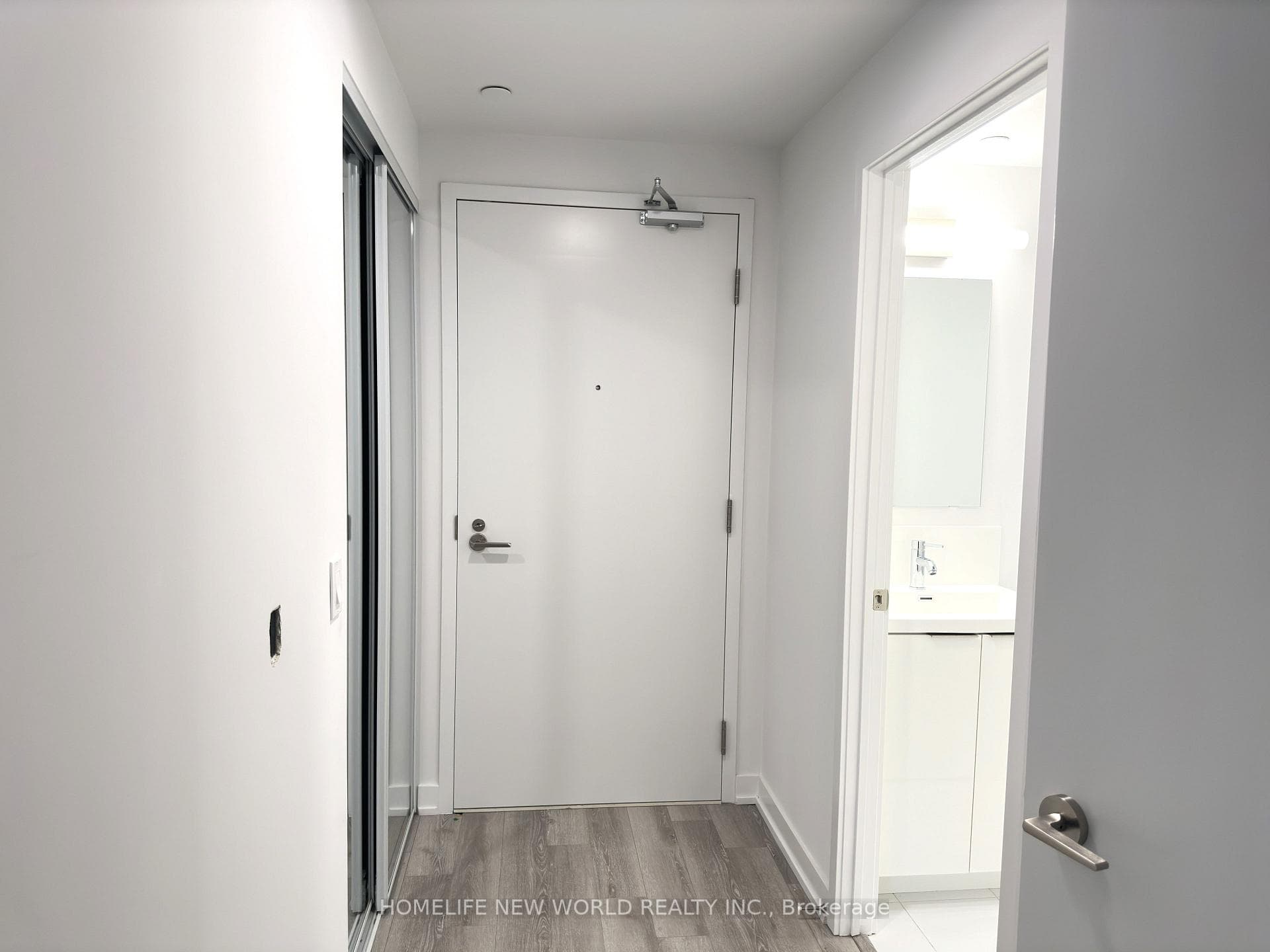 121 St Patrick Street Unit 916 photo 2