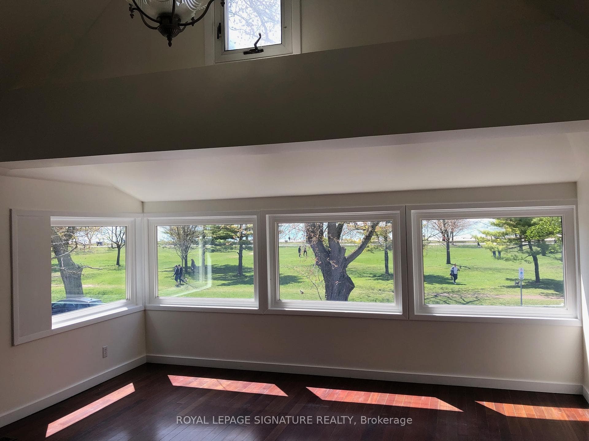 20 Kew Beach Avenue Unit Upper photo 8