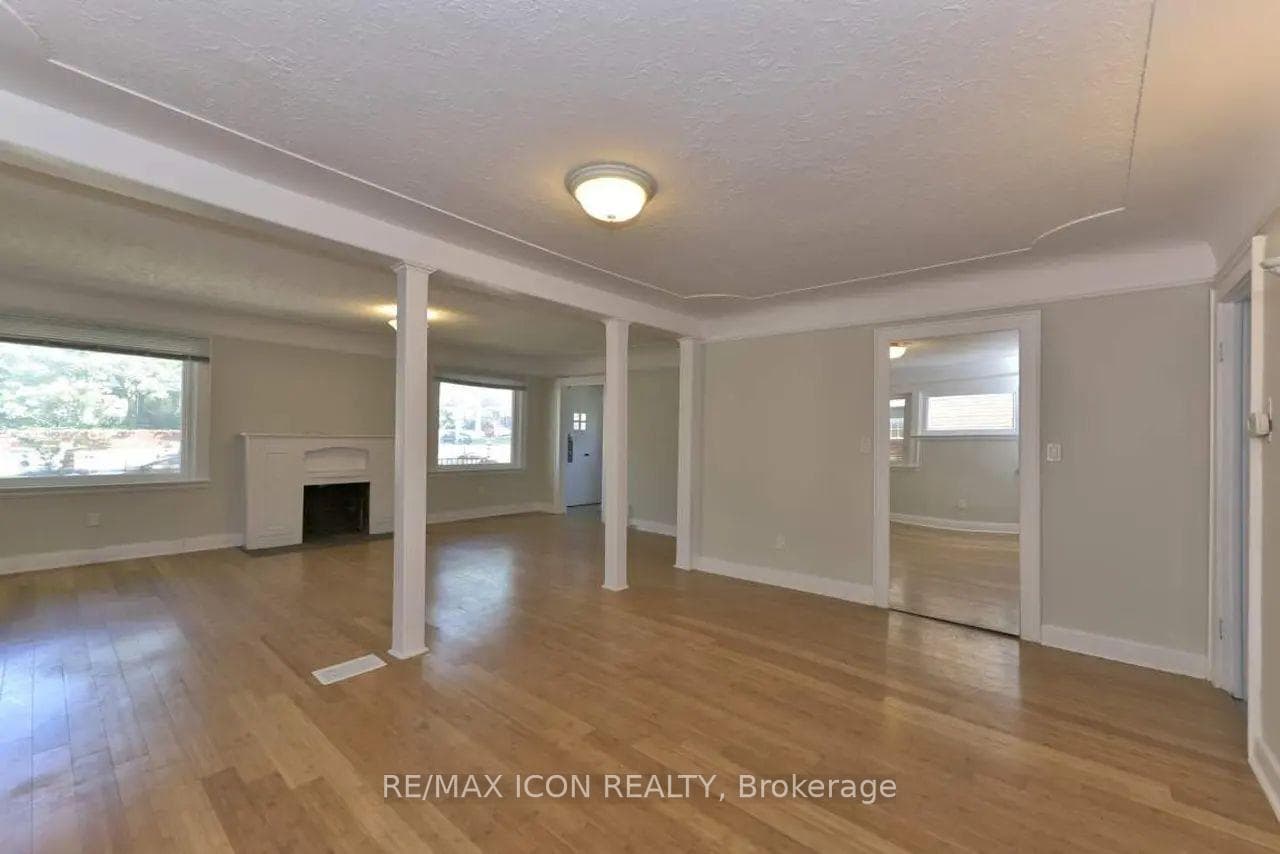 525 Grosvenor Street photo 10