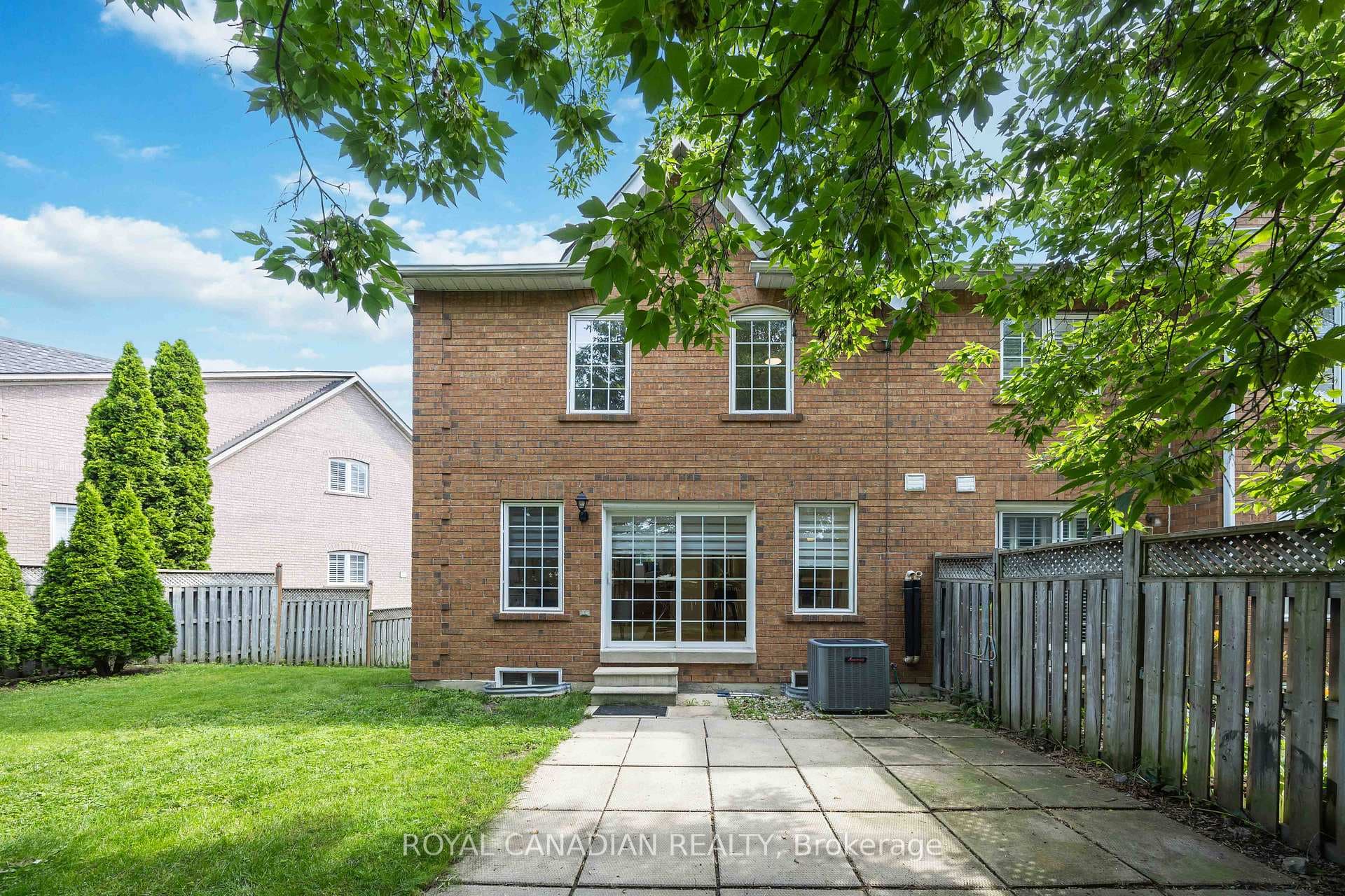 137 Stokely Crescent photo 45