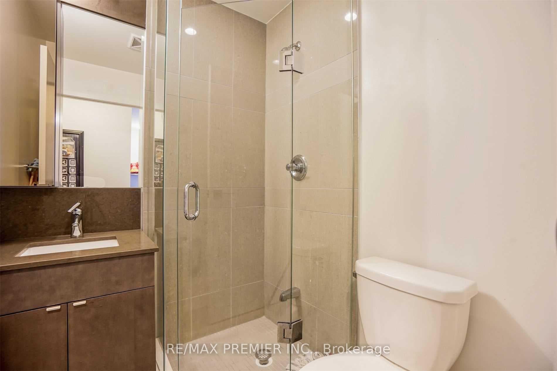 89 DUNFIELD Avenue Unit 636 photo 13