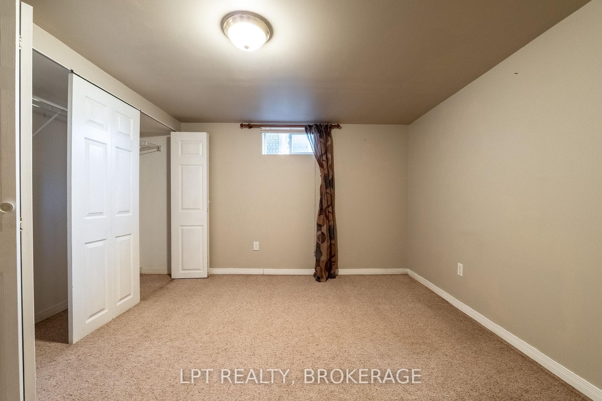 1049 Waterbury Crescent photo 24