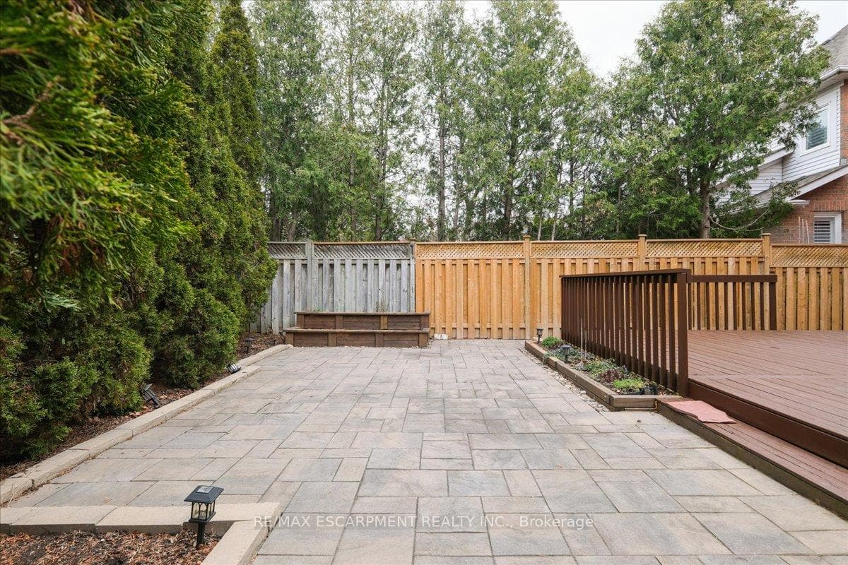 2580 Strathmore Crescent photo 33