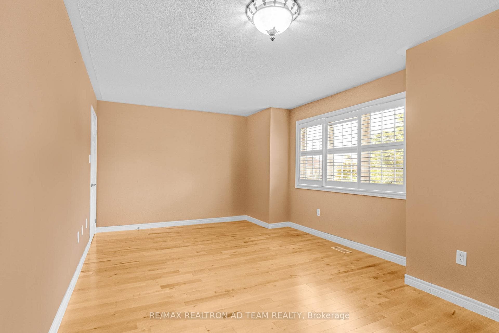 498 Tremblant Court photo 32