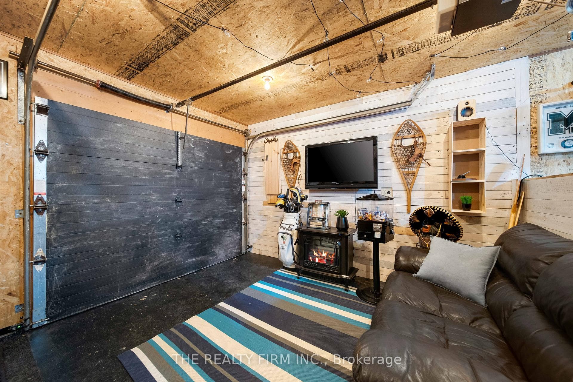 599 John Street photo 46