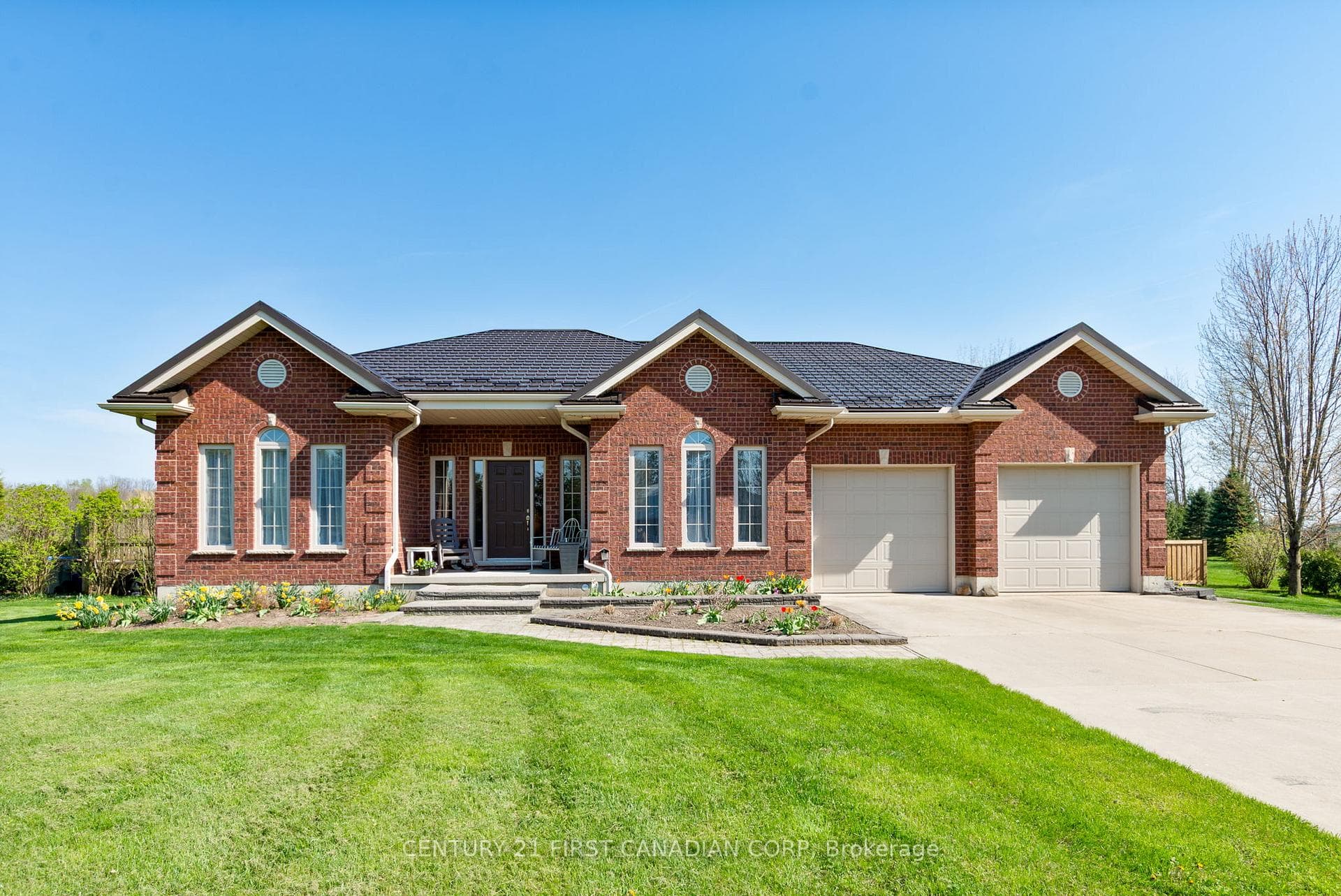 653 Peter Street photo 2