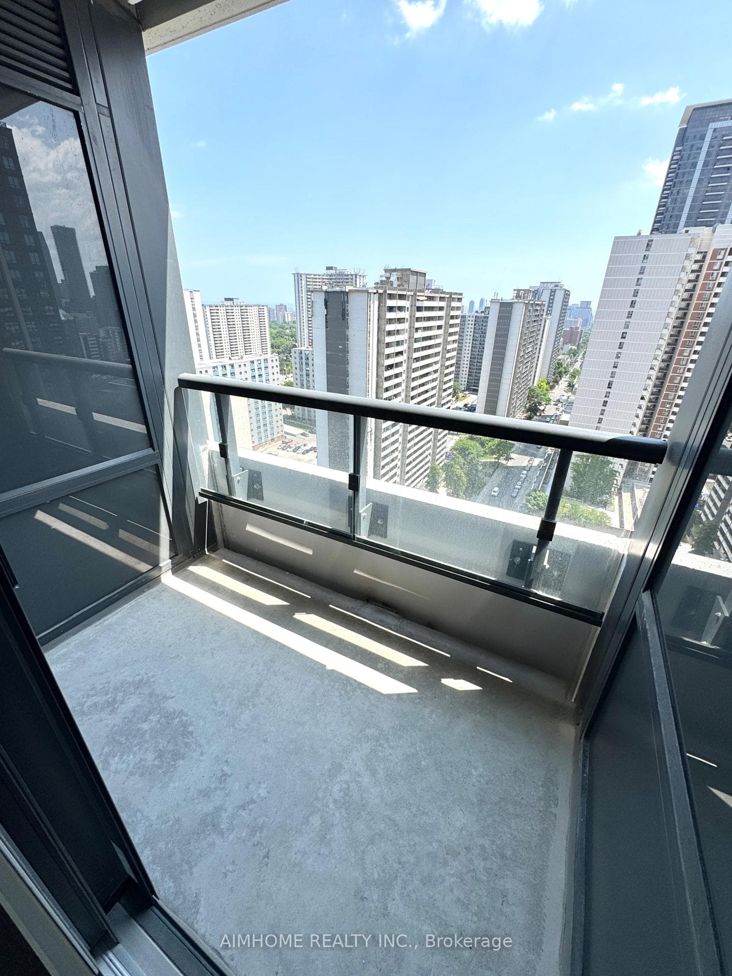 609 Sherbourne Street Unit 2210 photo 17
