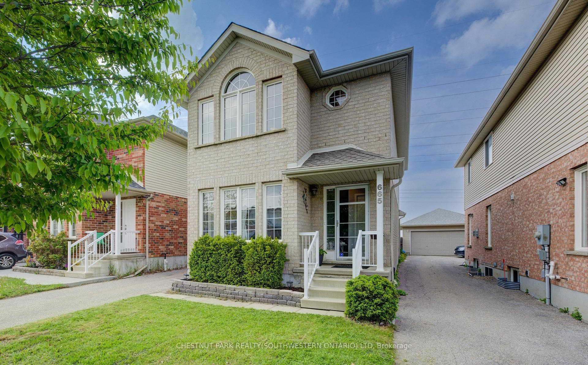 665 Windflower Crescent photo 1