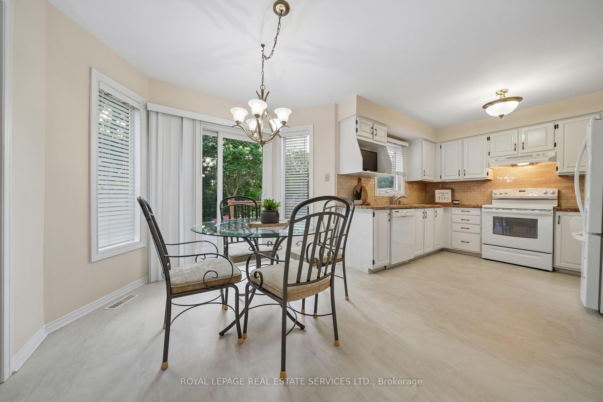 1547 Stoneybrook Trail photo 9