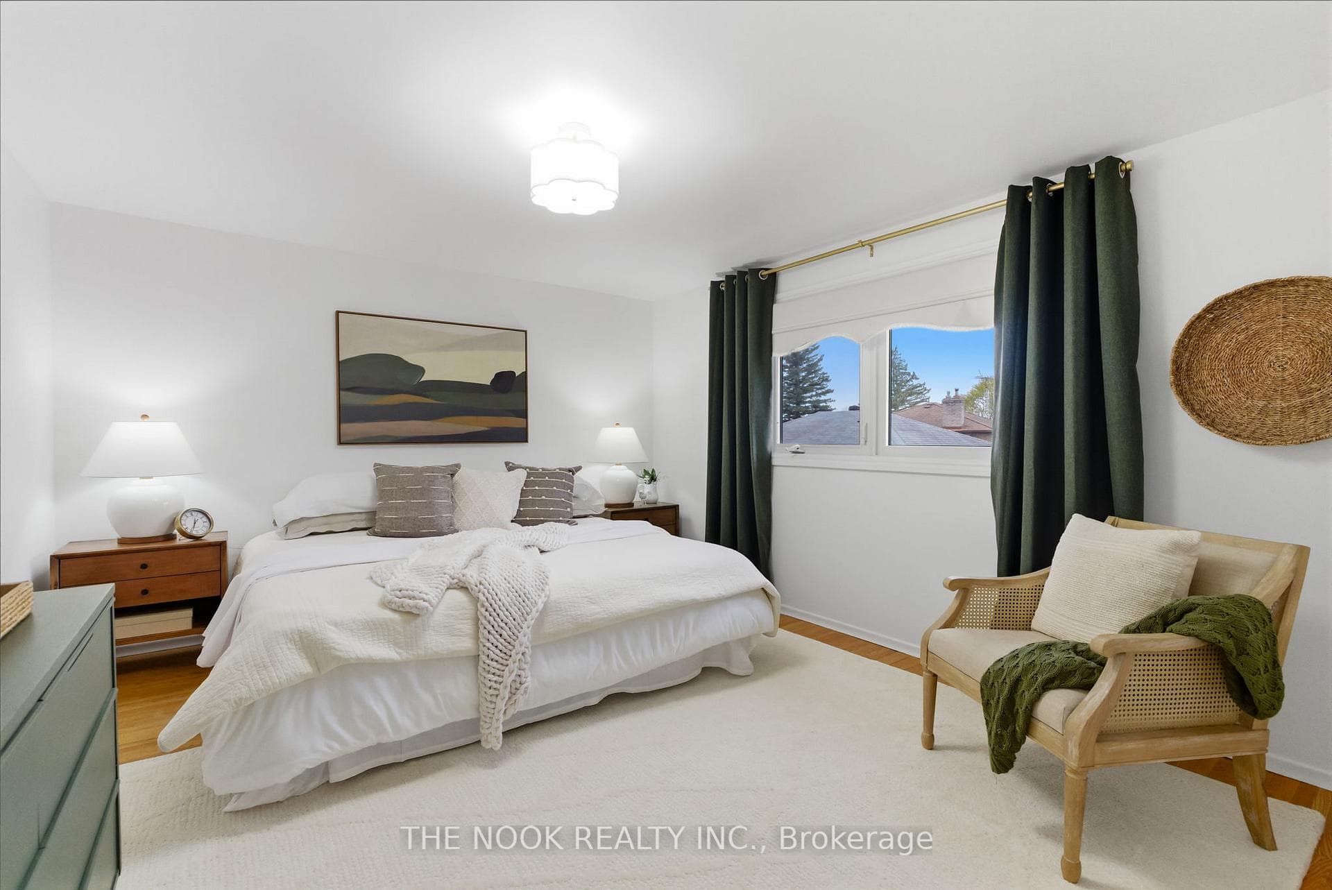 A large primary bedroom - fits a king size bed