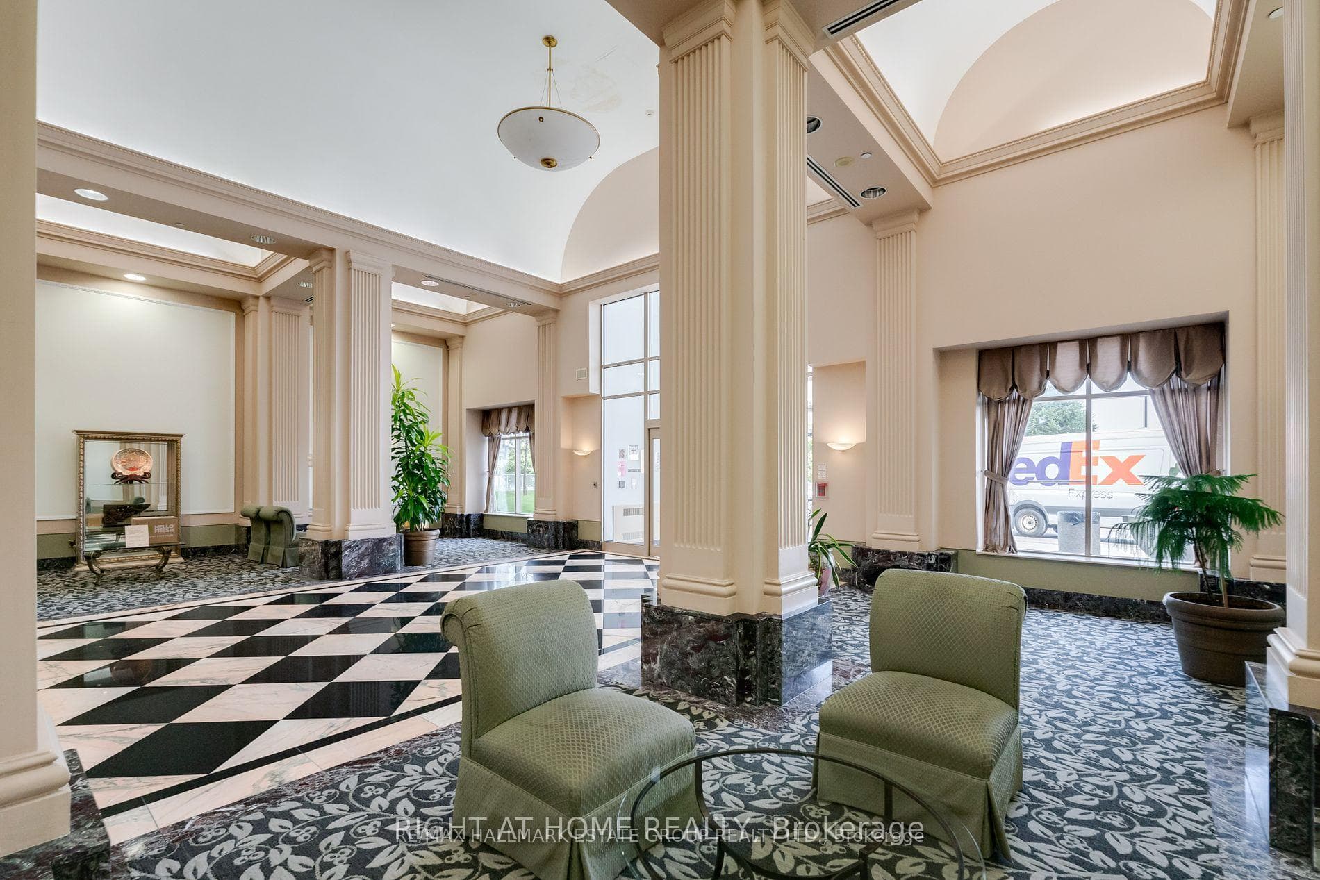 Meeting Areas in Lobby