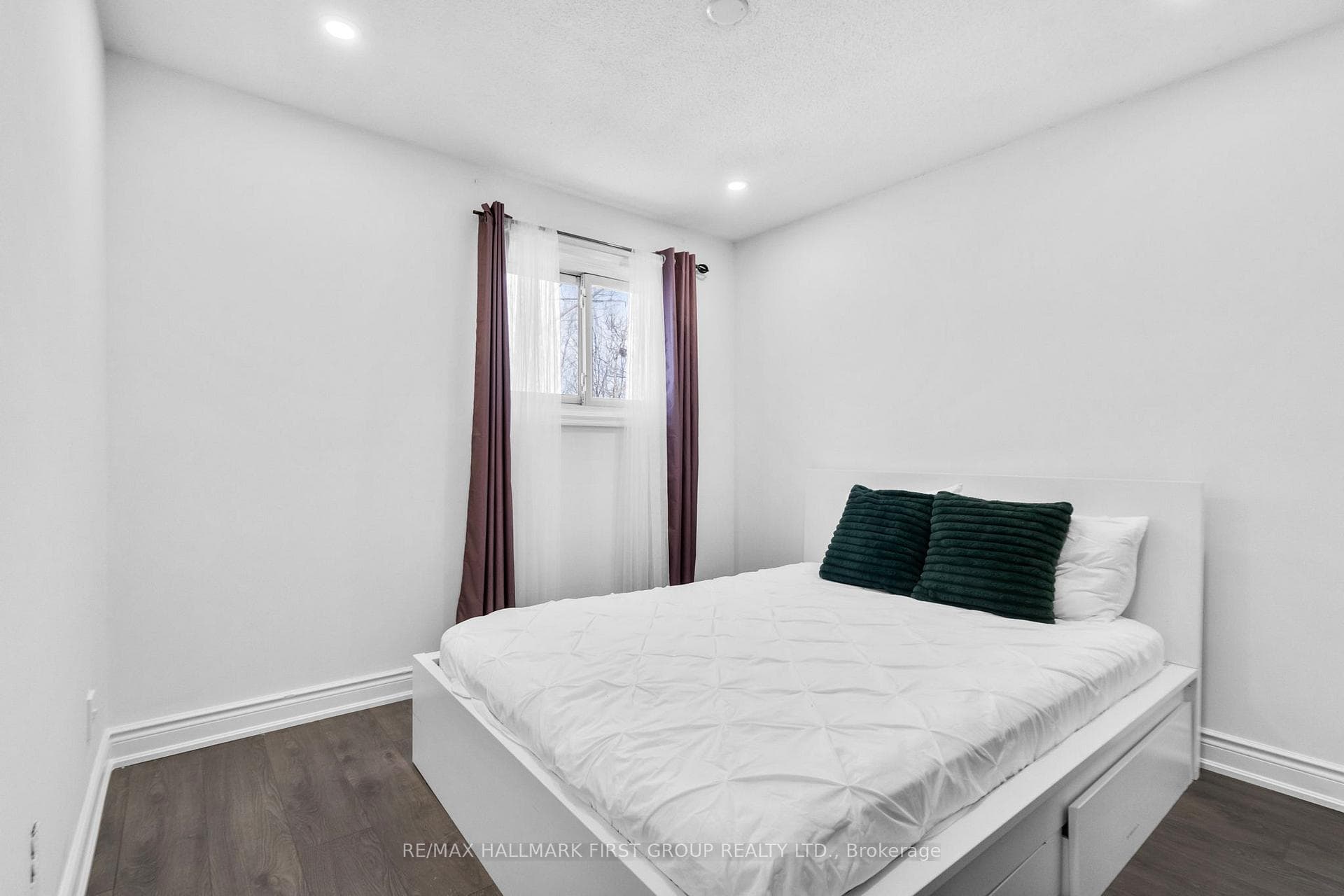 99 Turnberry Crescent photo 23