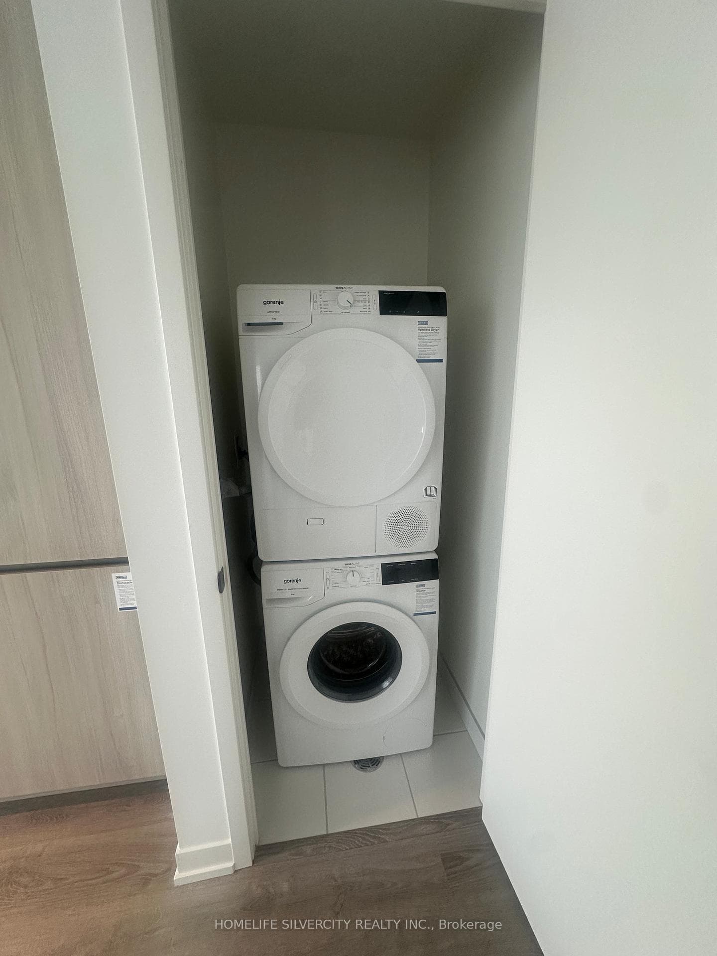 8 Interchange Way Unit 706 photo 4