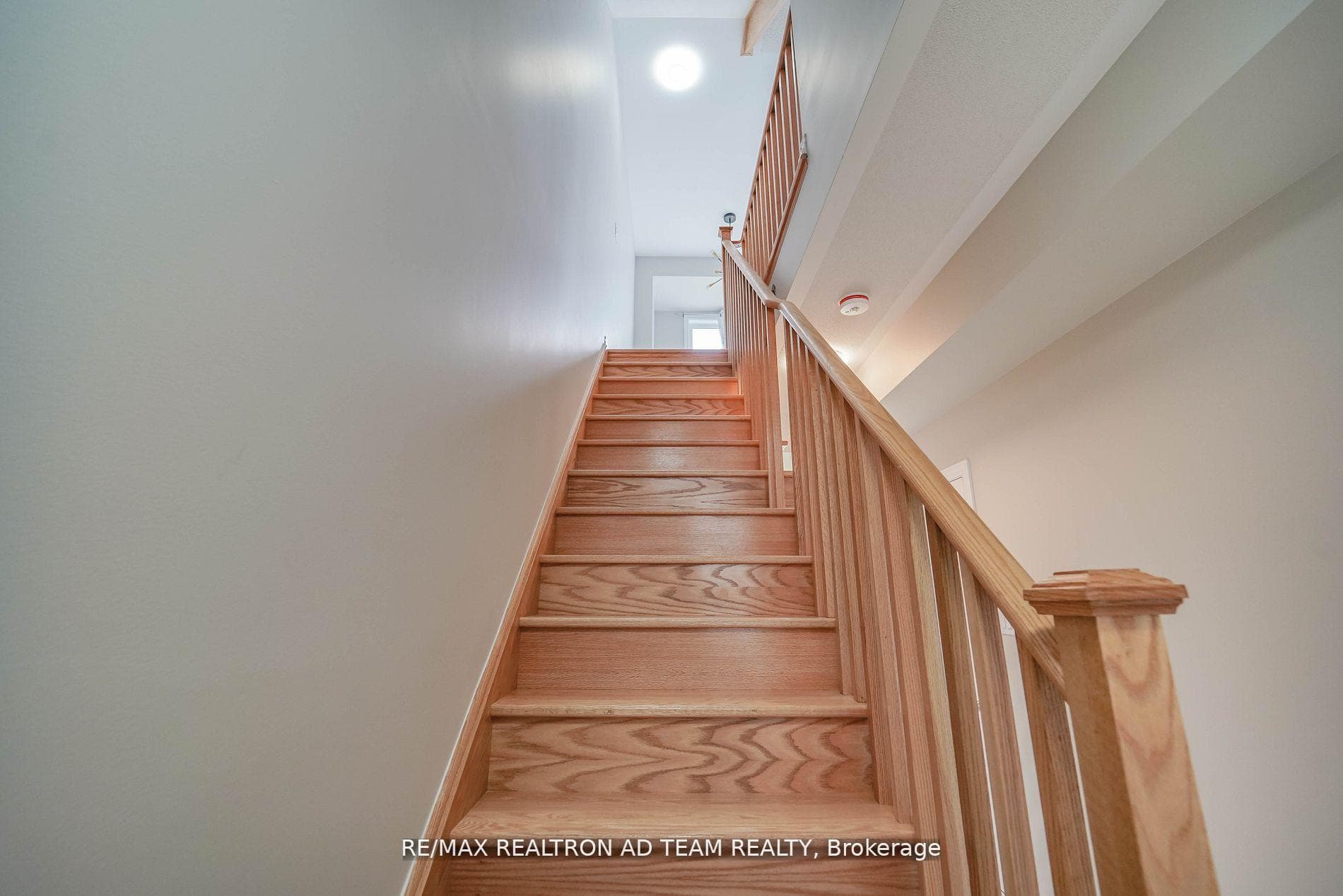 13 Hallmark Way photo 8
