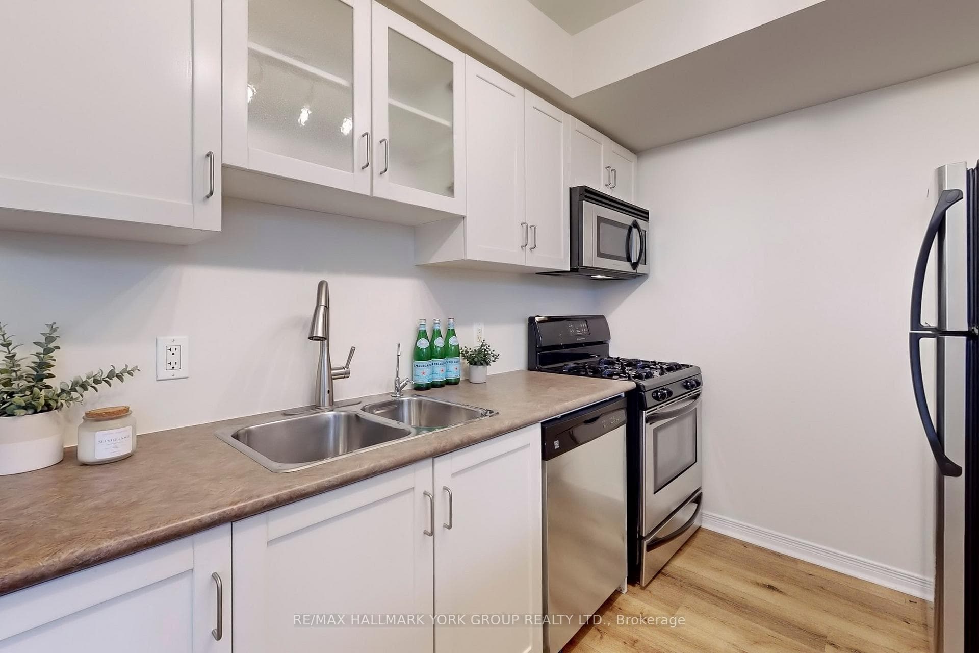 26 Western Battery Road Unit 220 photo 7