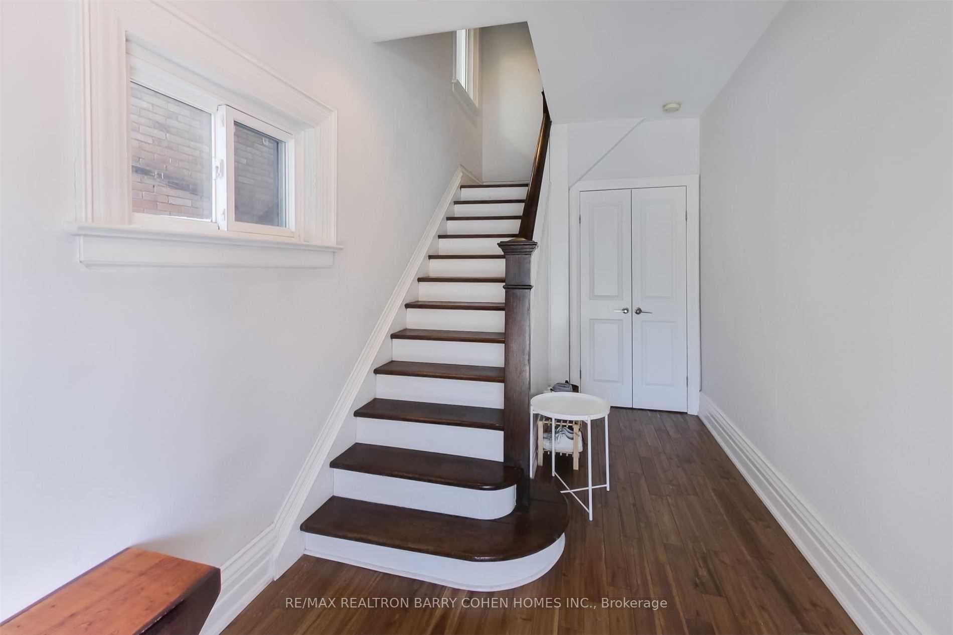 53 Highview Crescent Unit Upper photo 3