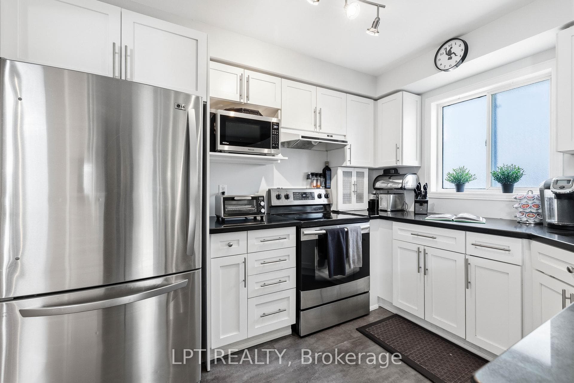 8 Burnaby Drive photo 13