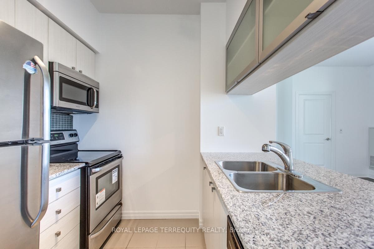 275 Yorkland Road Unit Ph10 photo 10