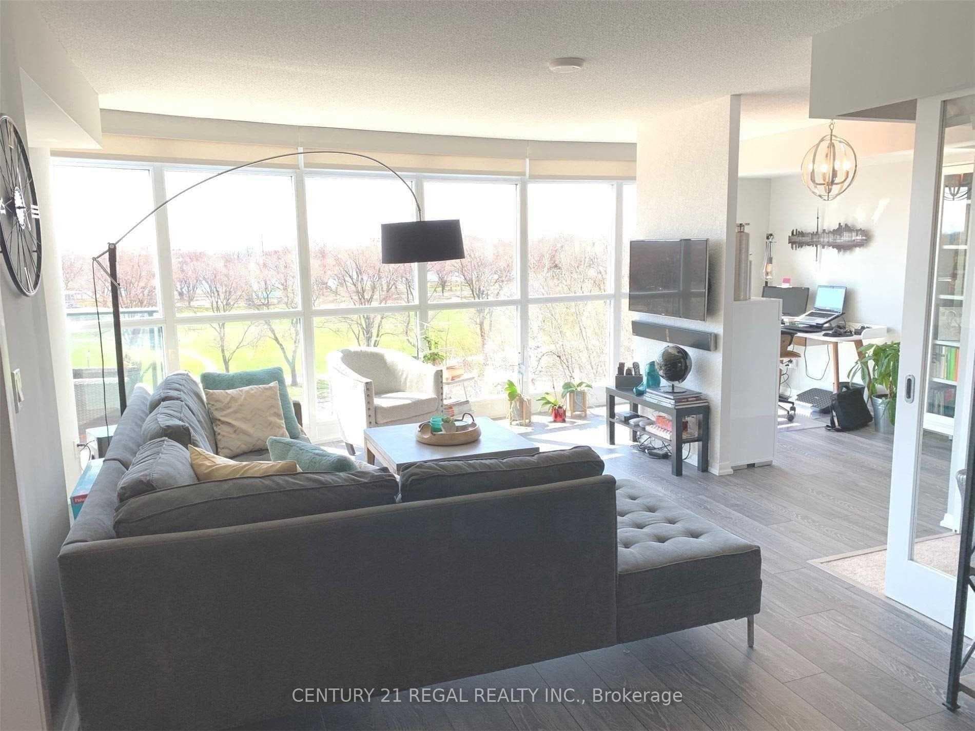 215 Fort York Boulevard Unit 608 photo 8
