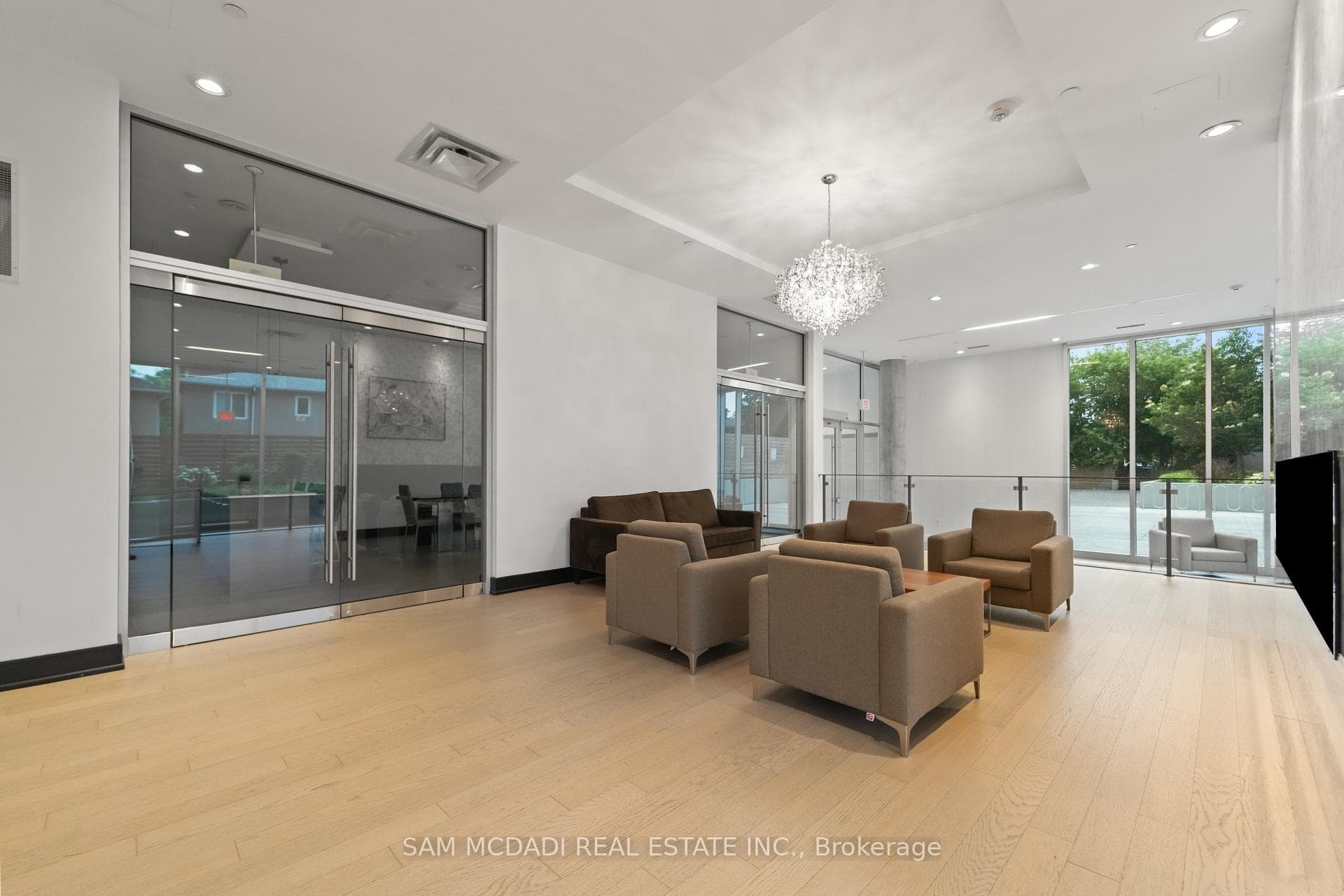 2055 Danforth Avenue Unit 903 photo 5