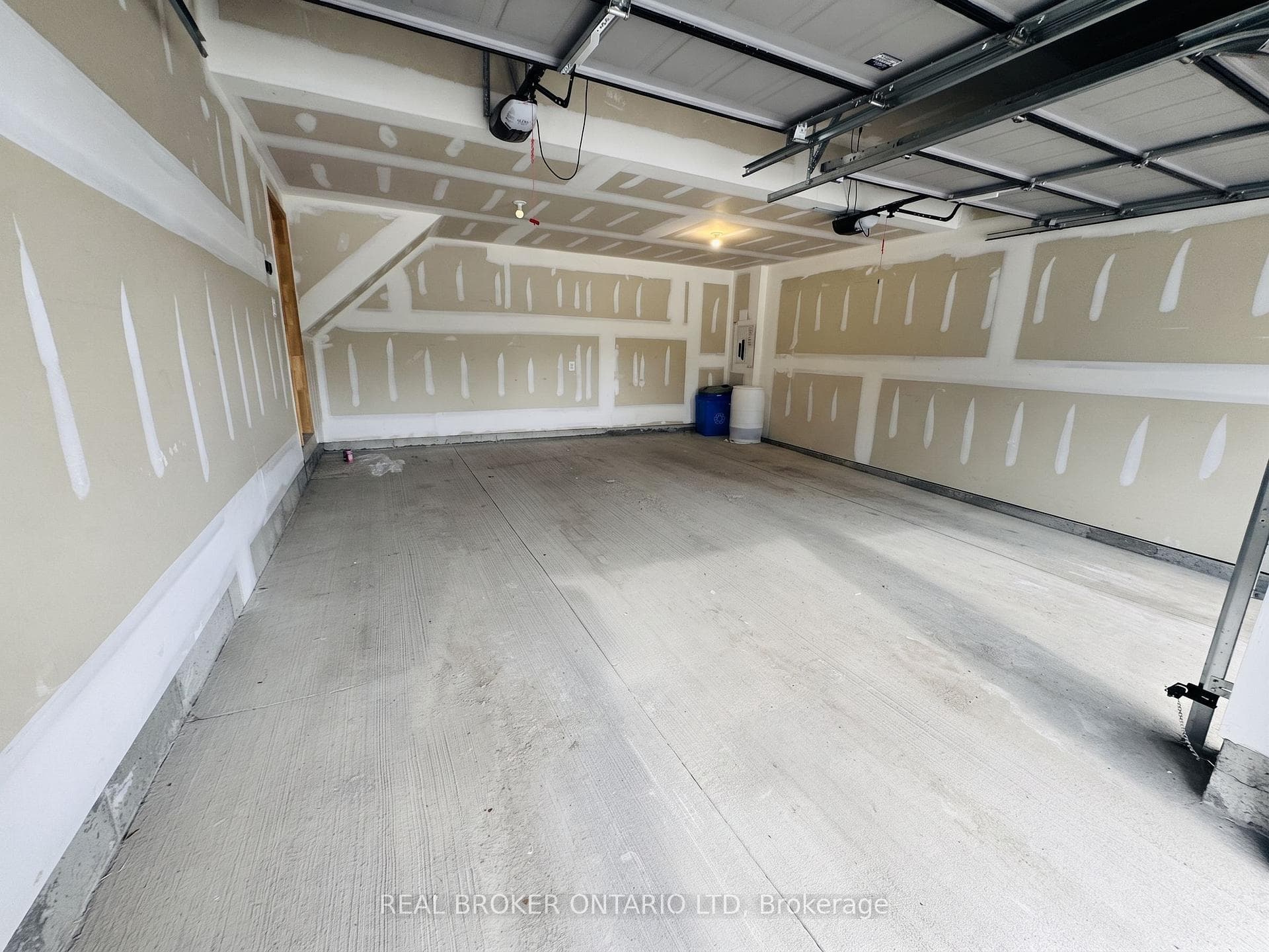 177 Edgevalley Road Unit 11 photo 13