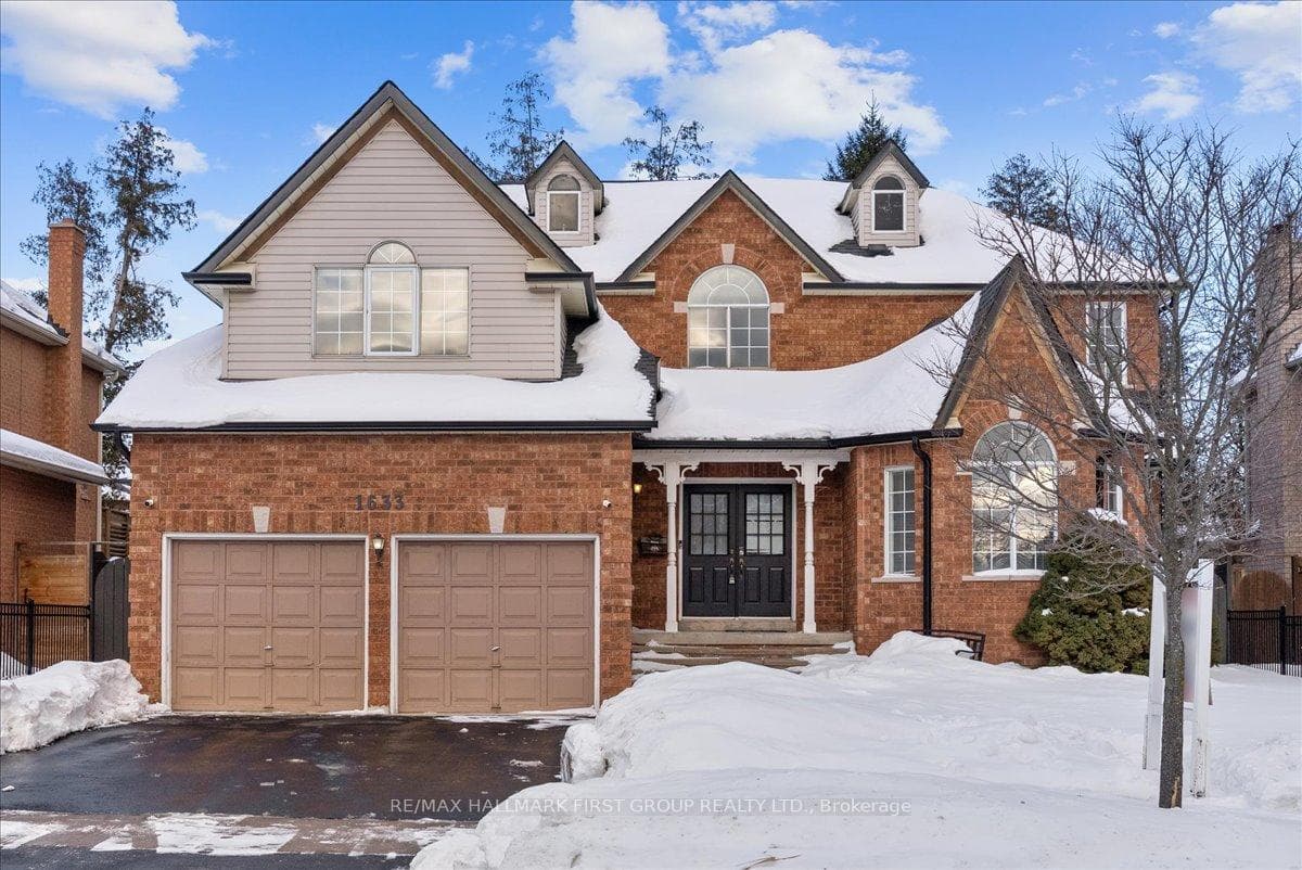 1633 Valley Ridge Crescent photo 2