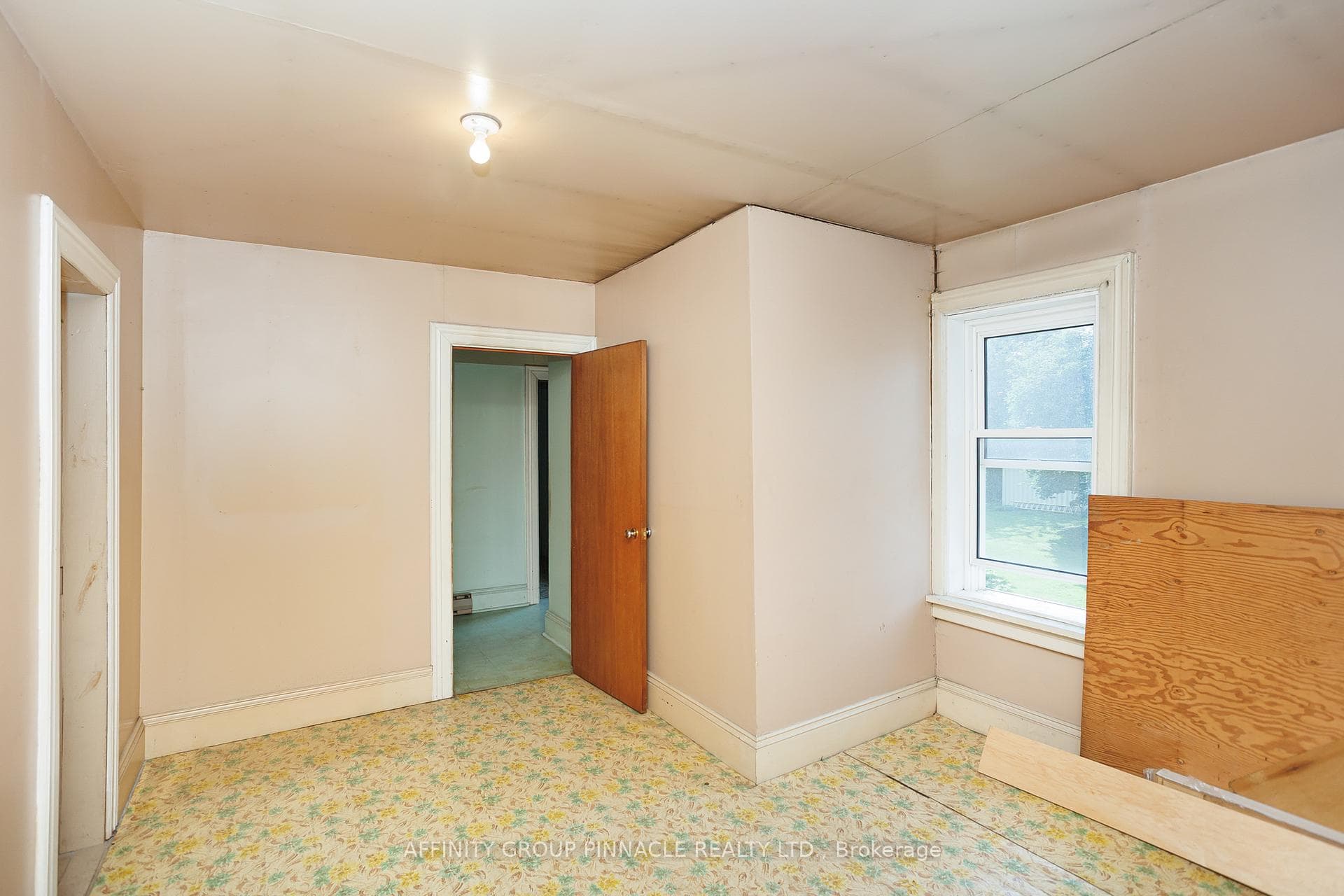 1850 Victoria Road photo 38