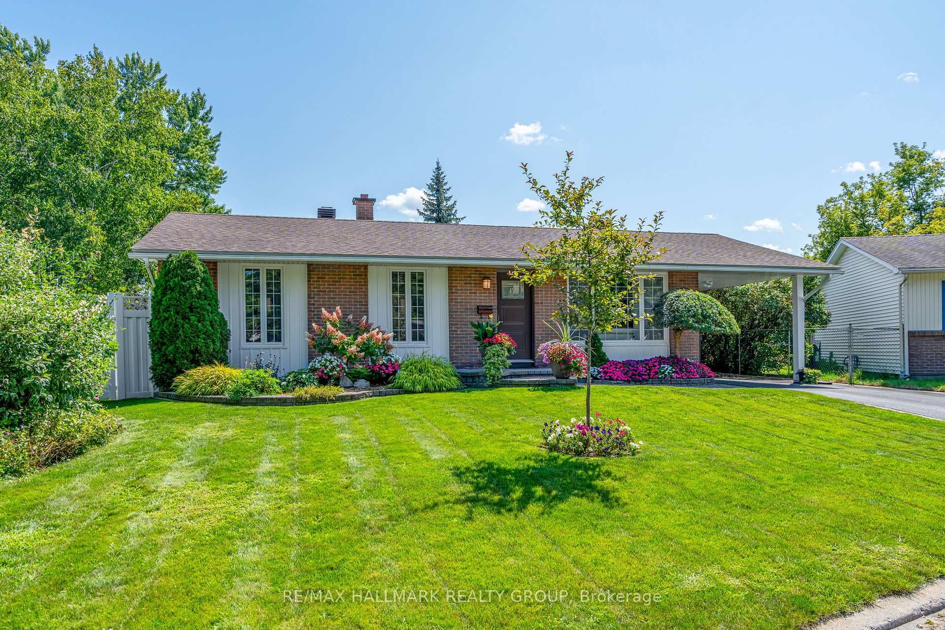 2140 Blue Jay Crescent photo 2