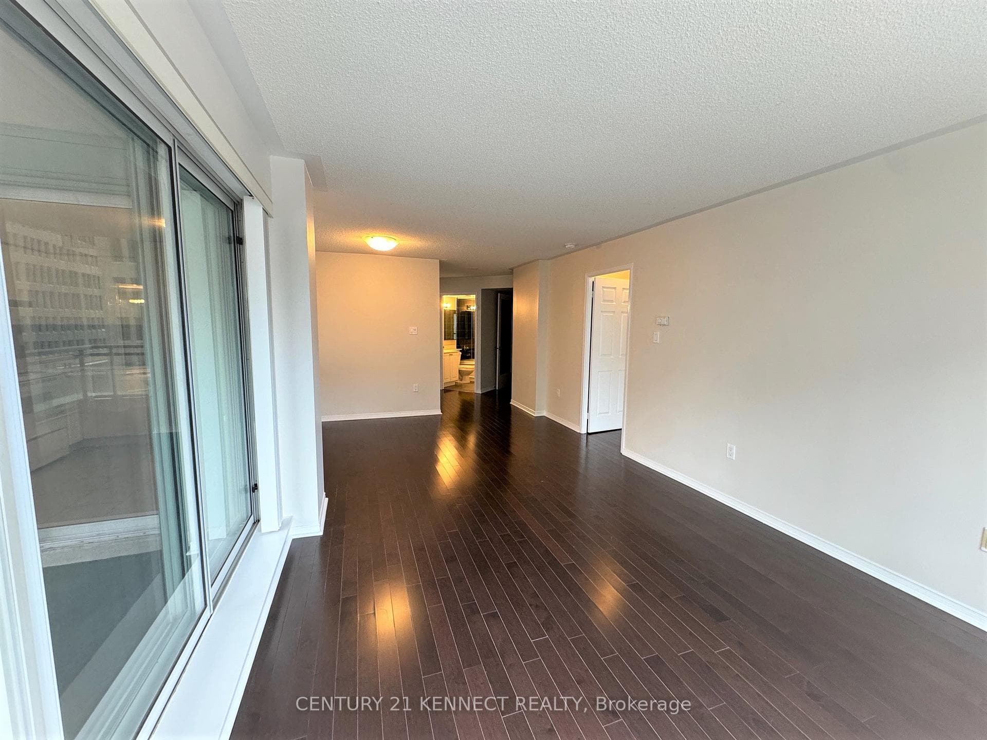 889 Bay Street Unit 606 photo 5