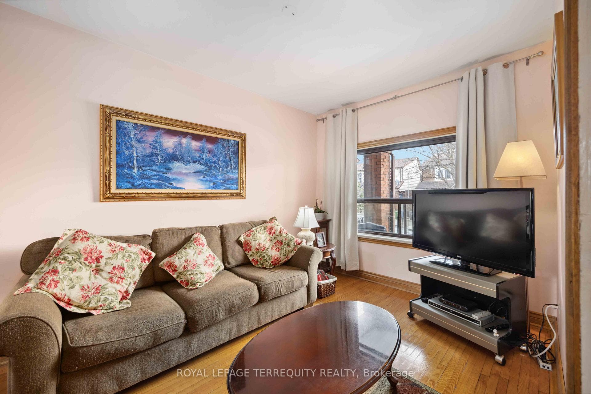 102 Rockwell Avenue photo 4