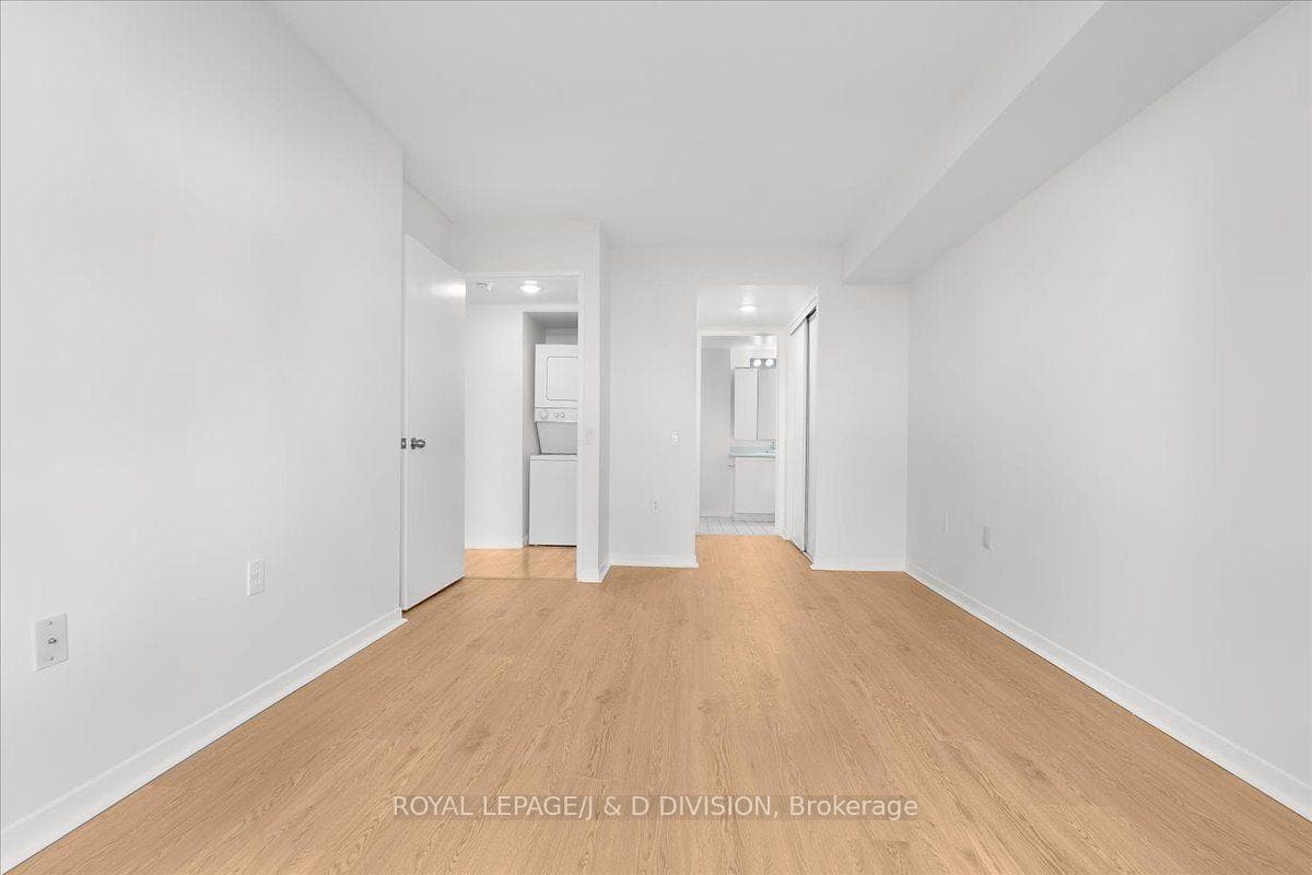 21 Overlea Boulevard Unit 1306 photo 15