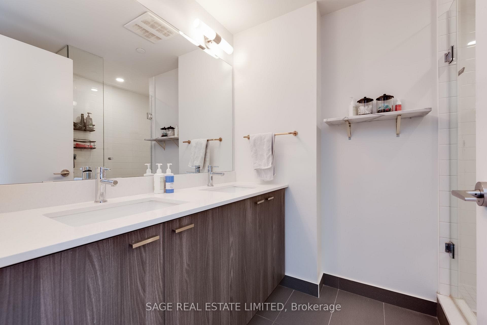 27 Bathurst Street Unit 1004 photo 11