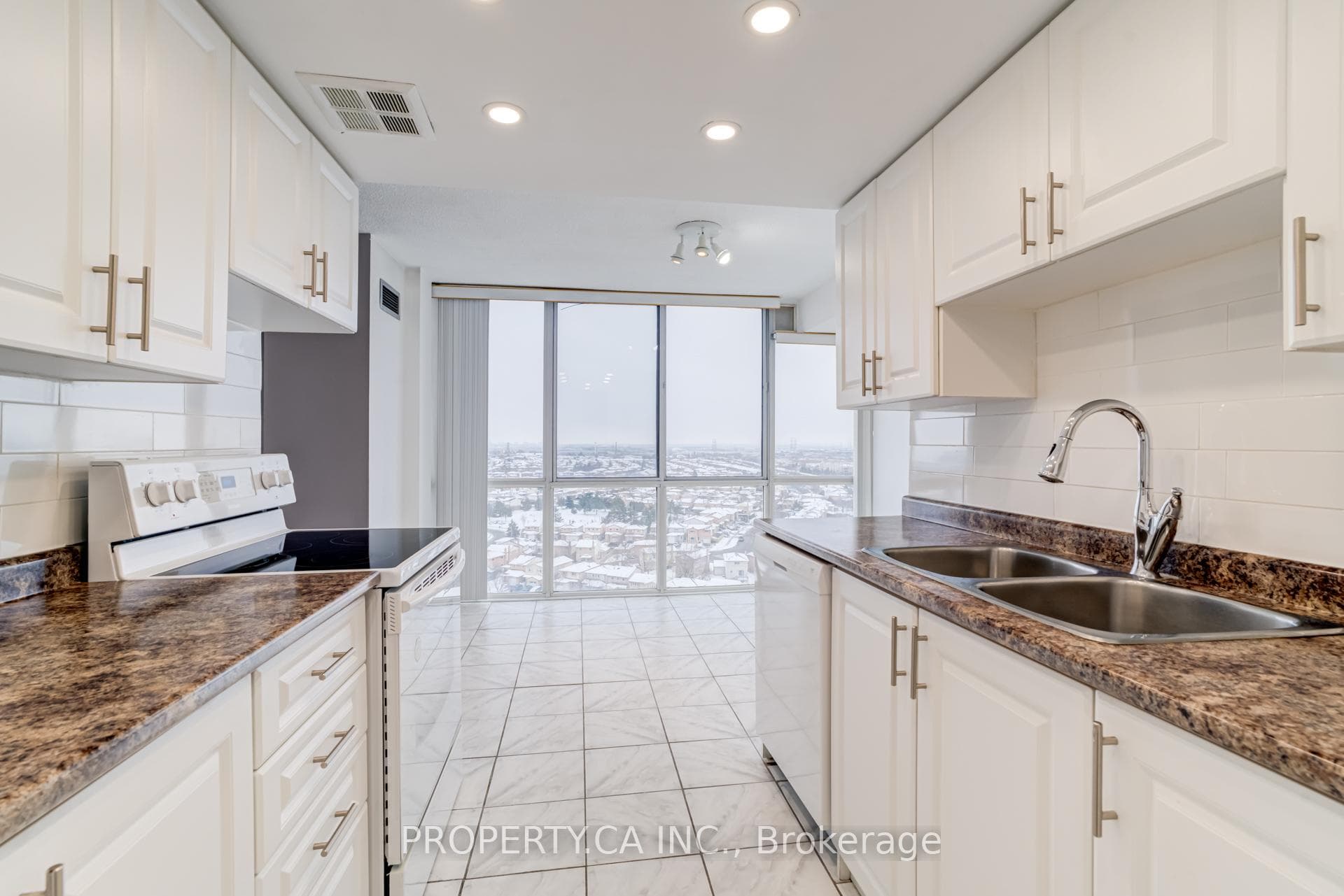 10 Markbrook Lane Unit 1812 photo 5
