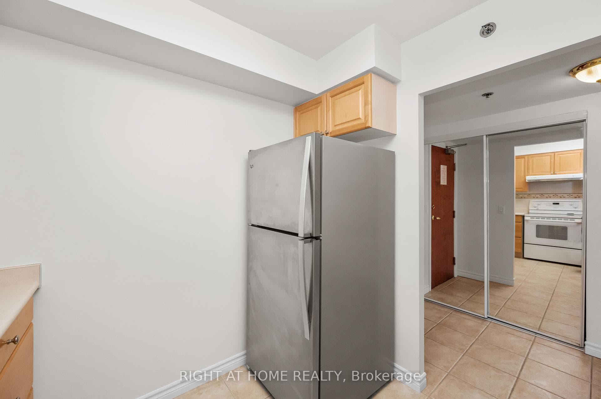 100 Burloak Drive Unit 1214 photo 7