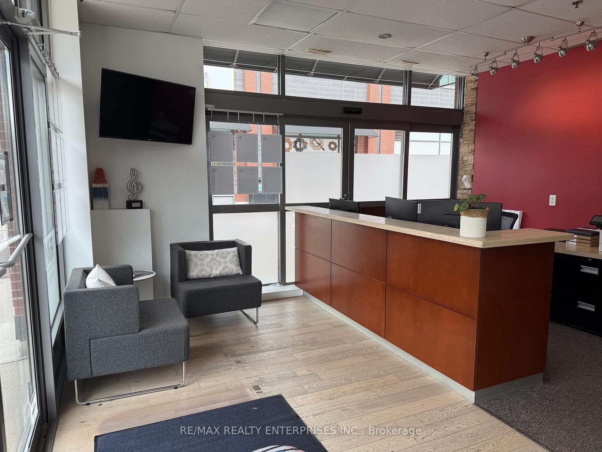 125 Lakeshore Road Unit C photo 3