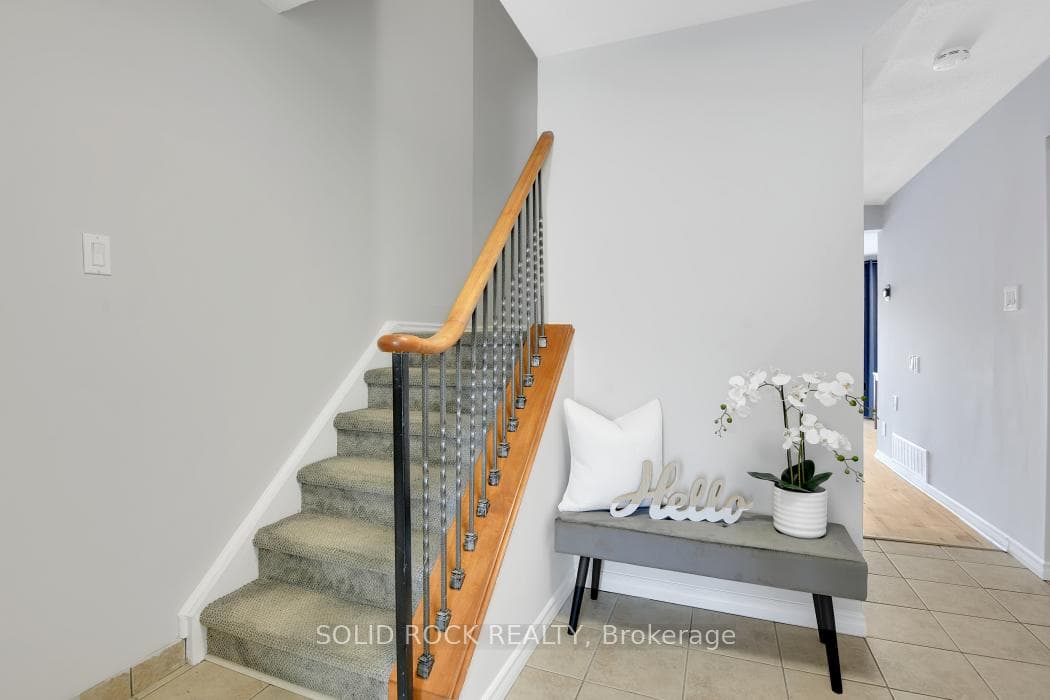 8 Shearer Crescent photo 5
