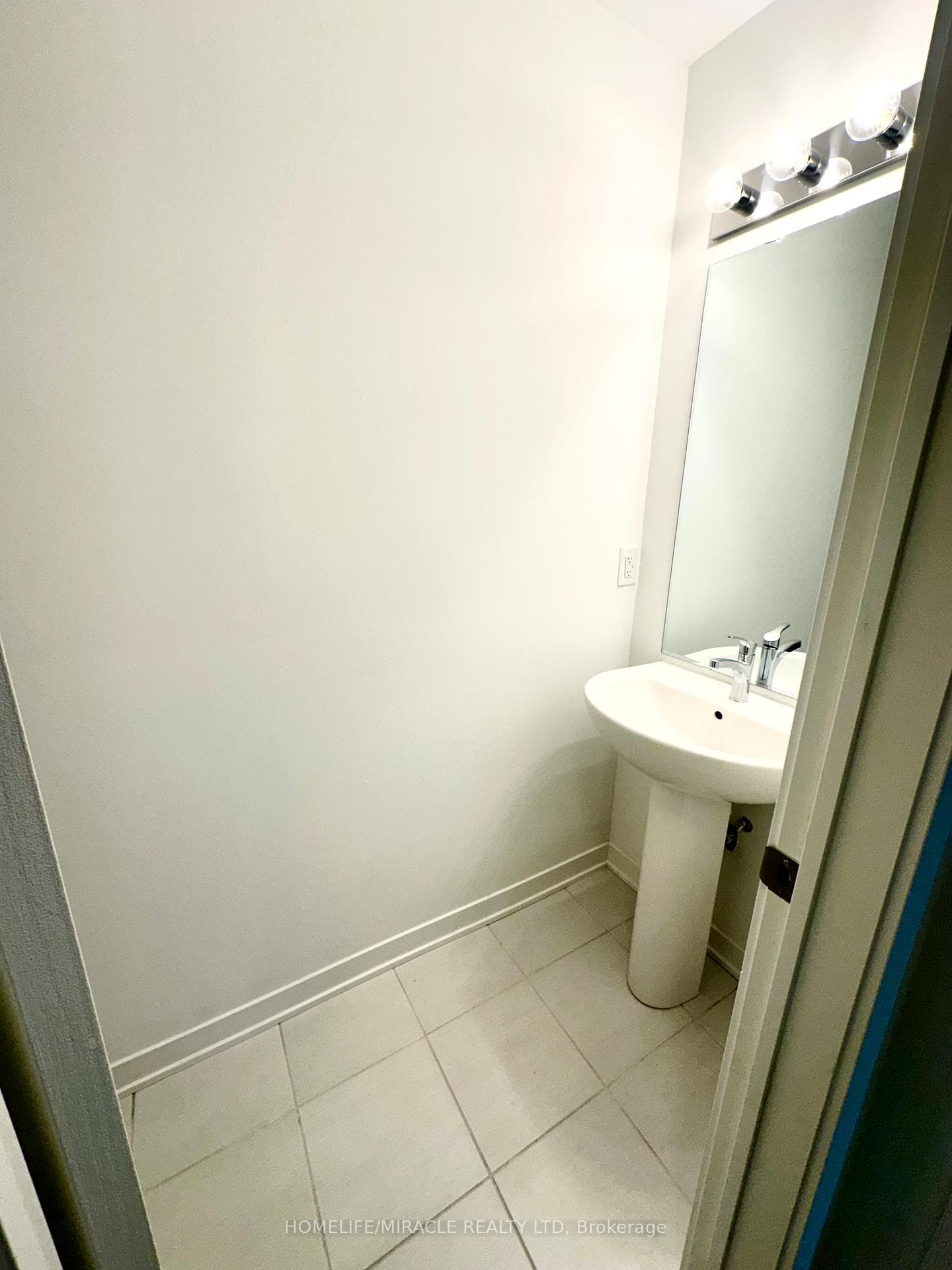 47 Selfridge Way photo 4