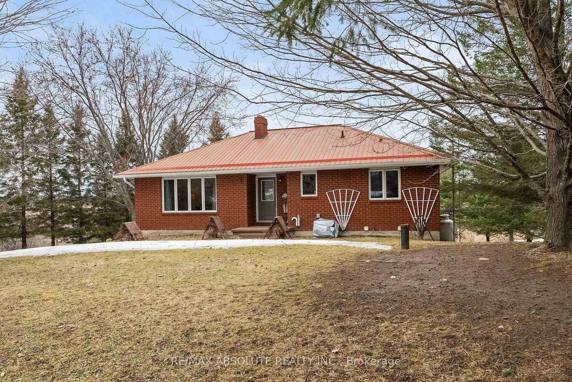 864 McLachlan Road photo 37