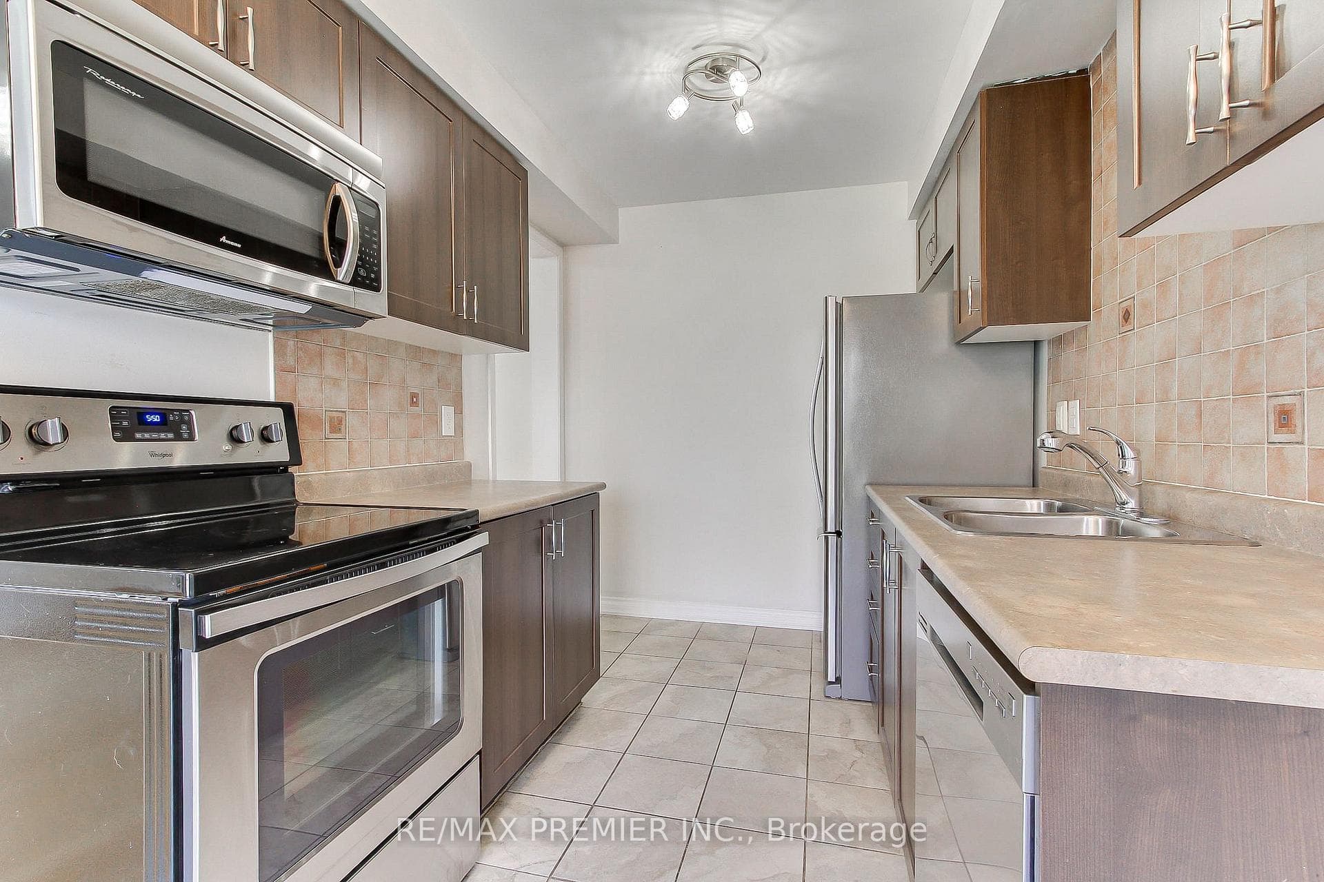 1505 Rankin Way photo 3