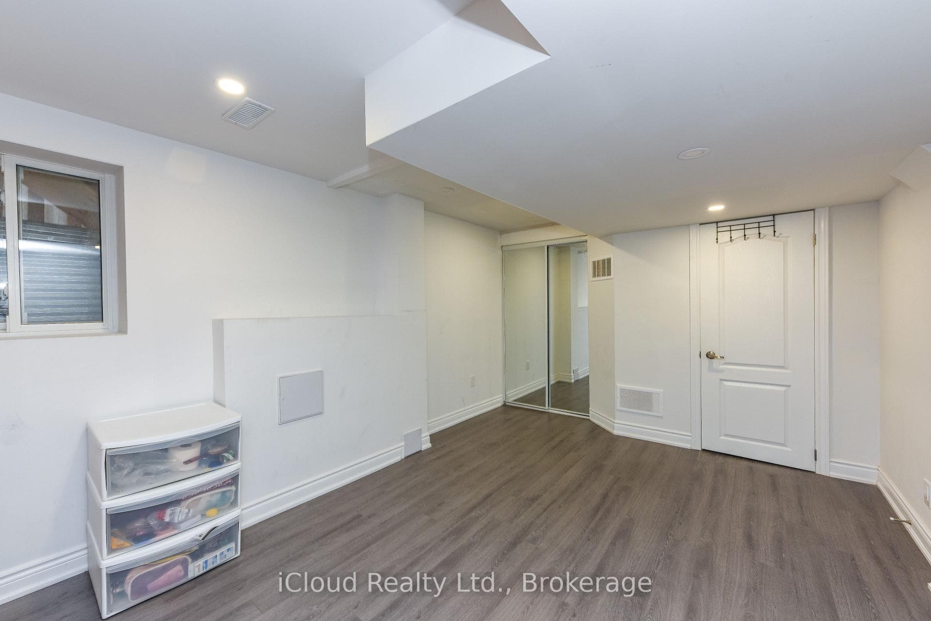 8 St Mark Place photo 33