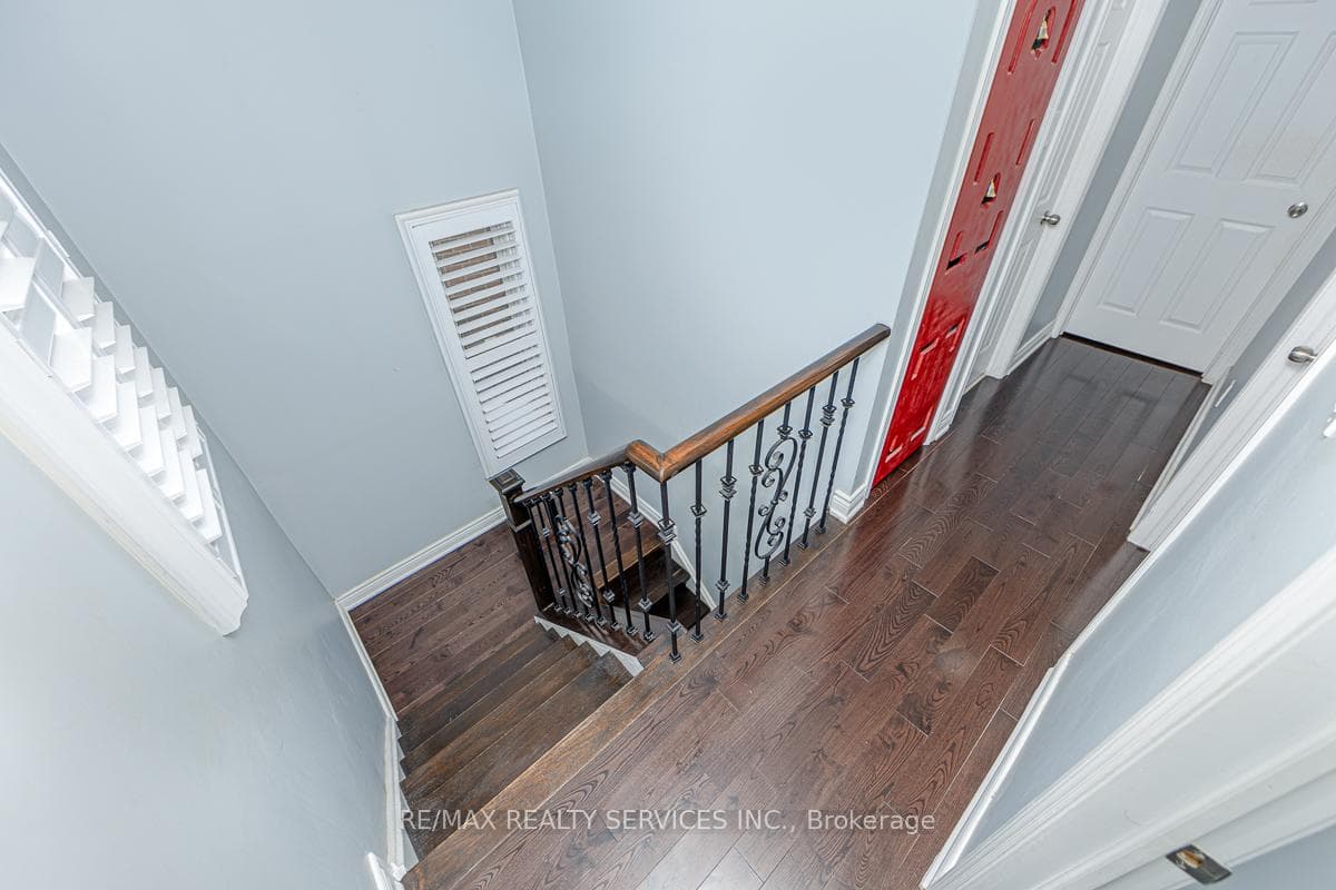 161 Hupfield Trail photo 12