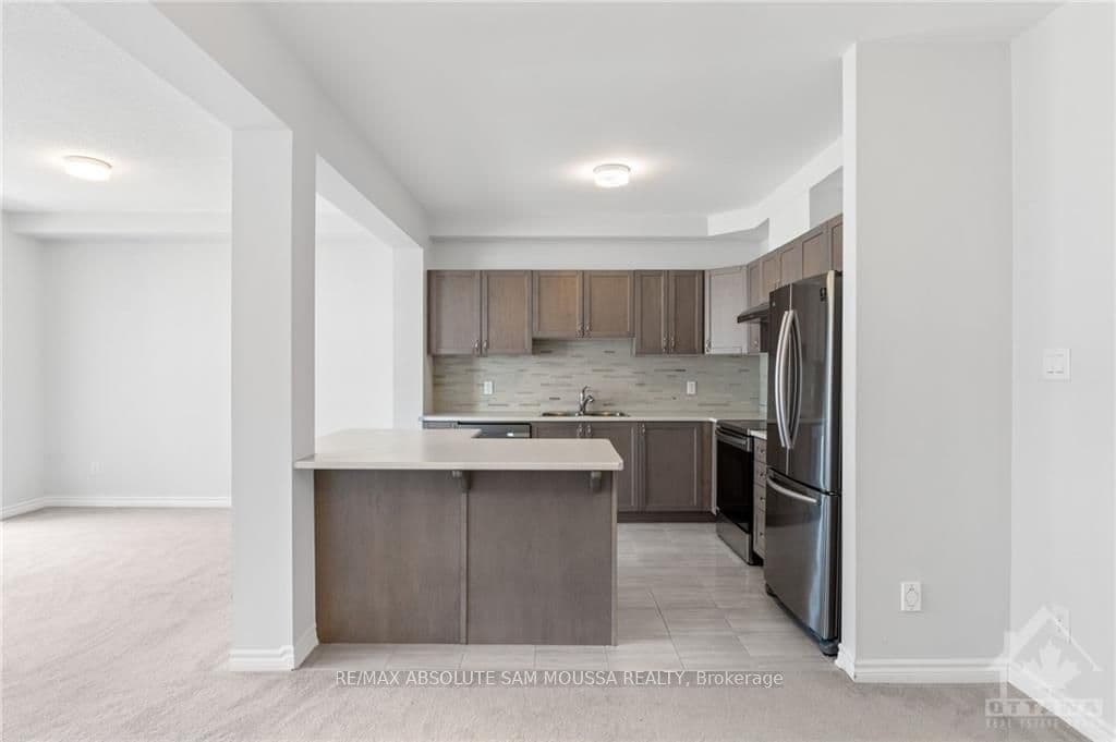 819 REGULUS Ridge photo 5
