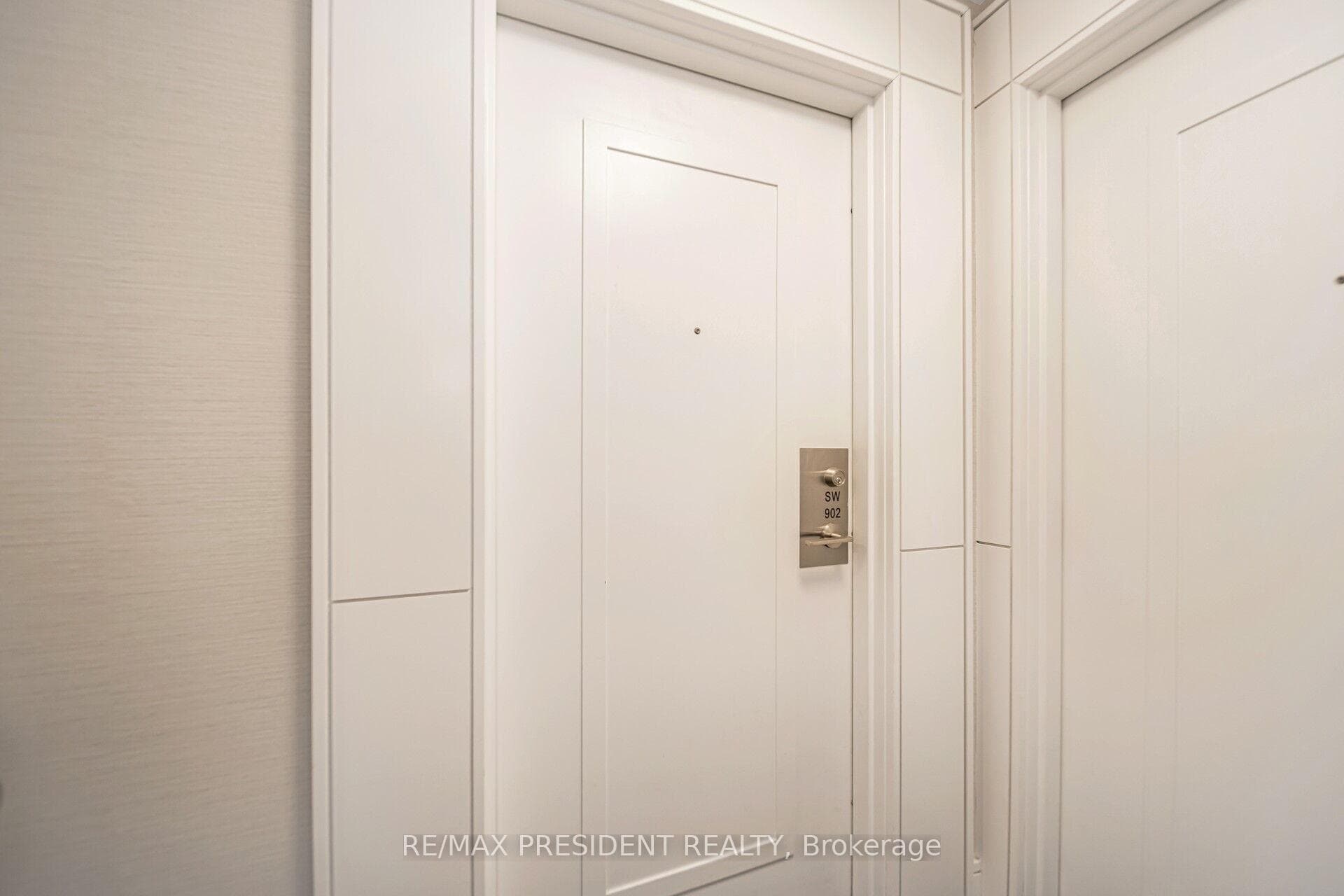9191 Yonge Street Unit 902 photo 9