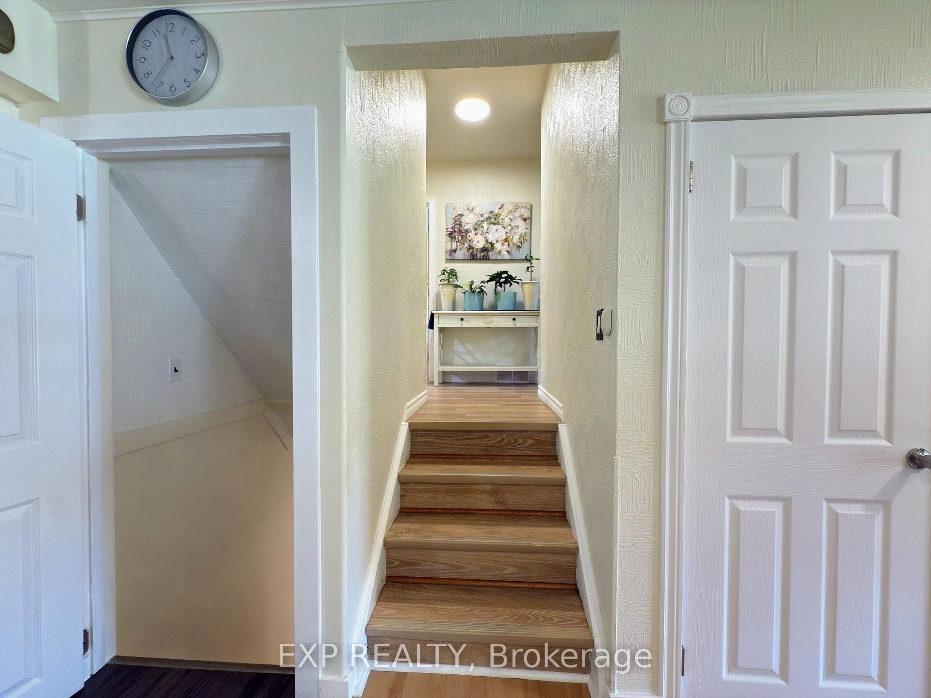 438 Magnolia Crescent photo 13