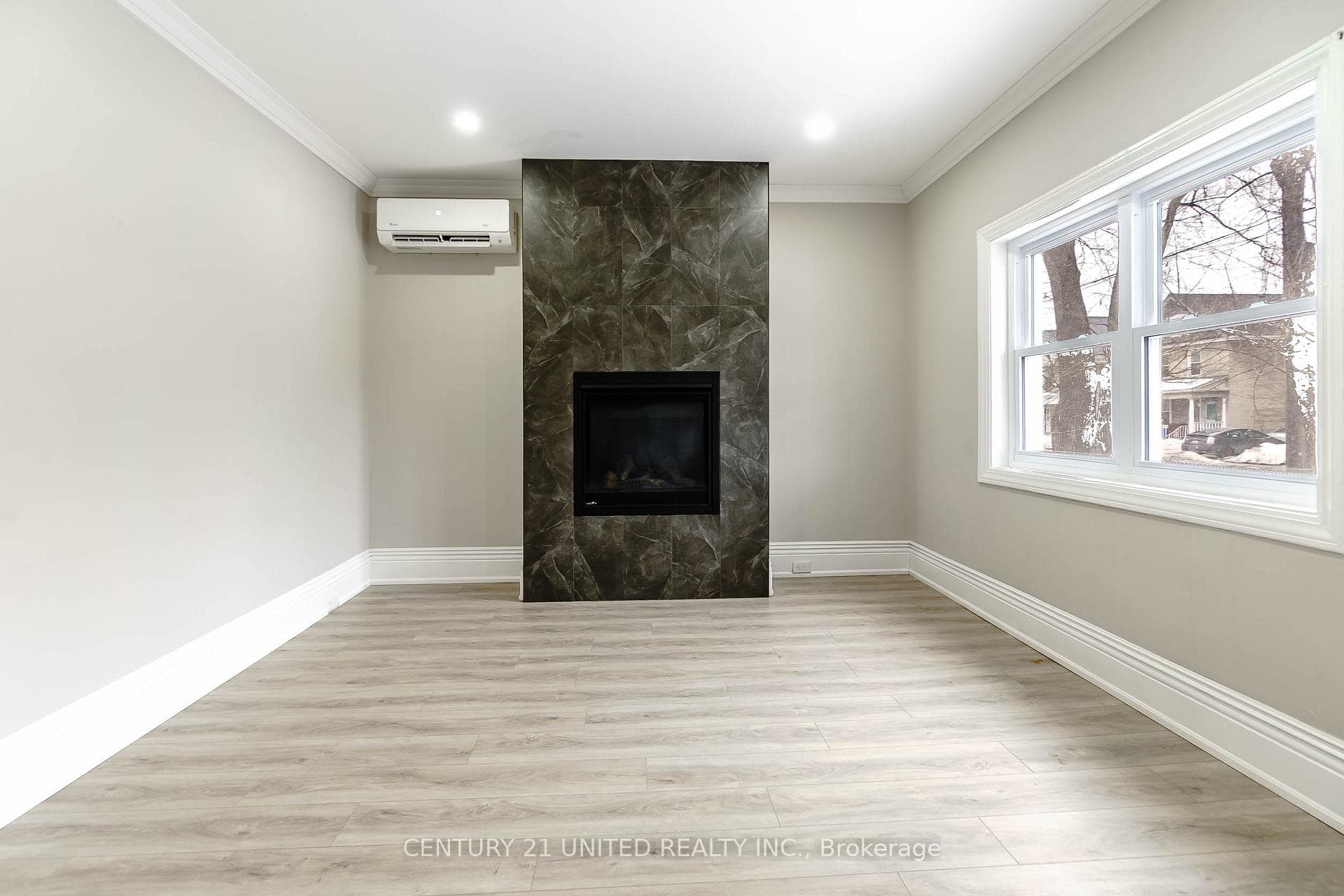 218 Park Street photo 8