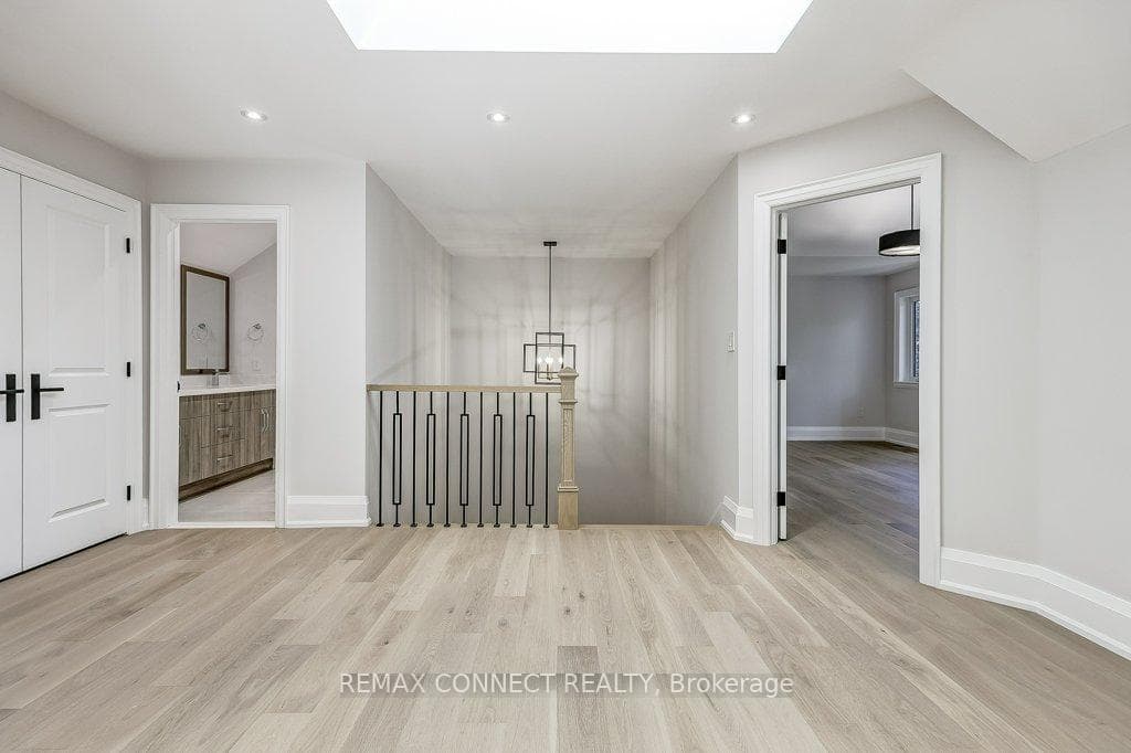 393 Rosebank Road photo 32