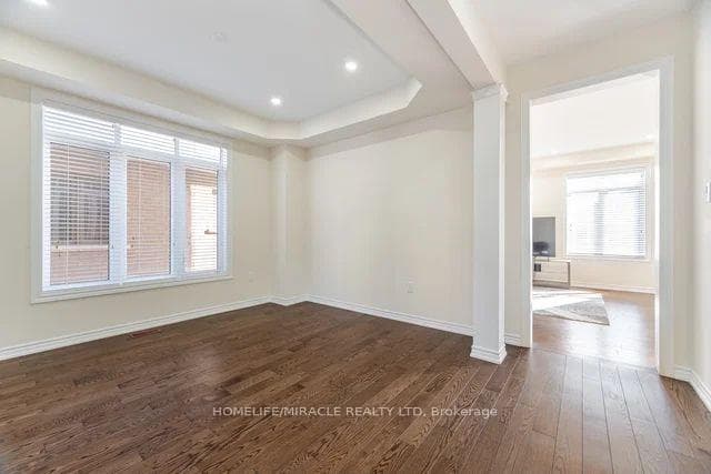 84 Roulette Crescent photo 18